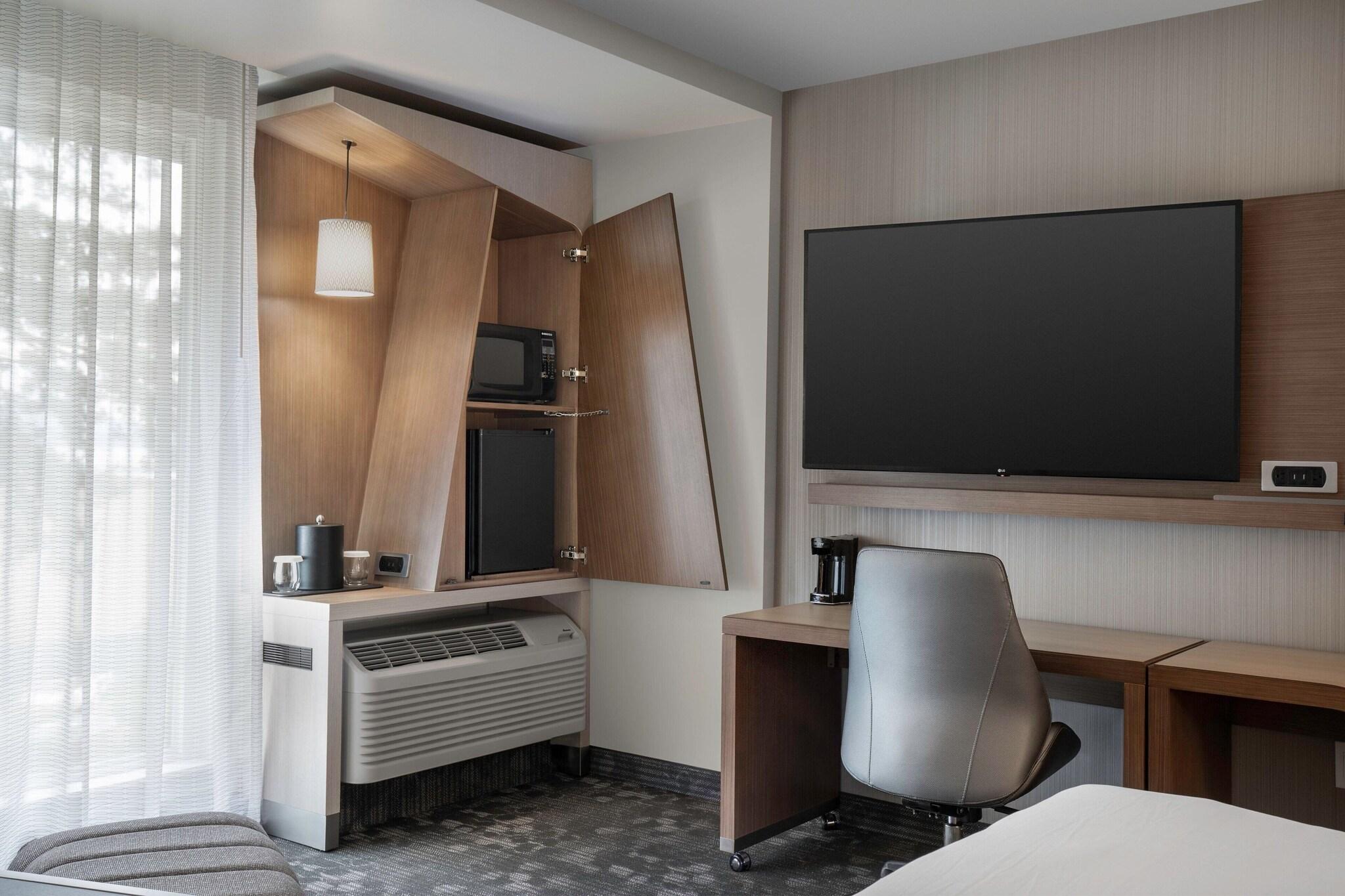 Quadruple Two Queen Beds