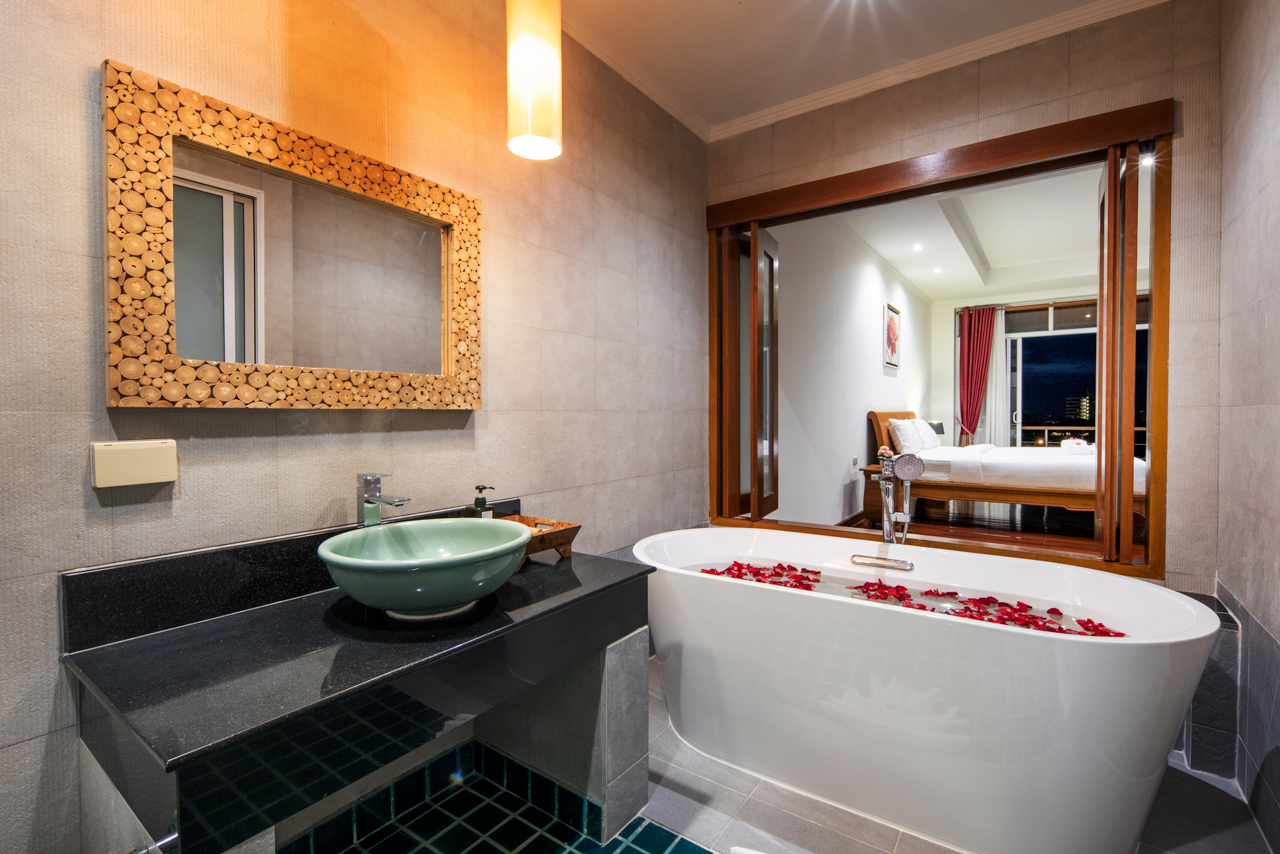 Double Deluxe King Bed