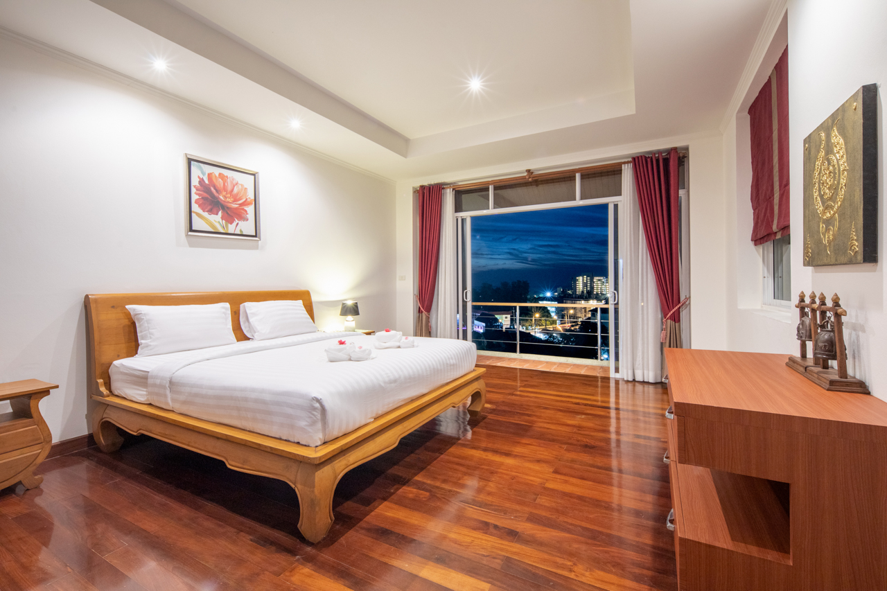 Double Deluxe King Bed