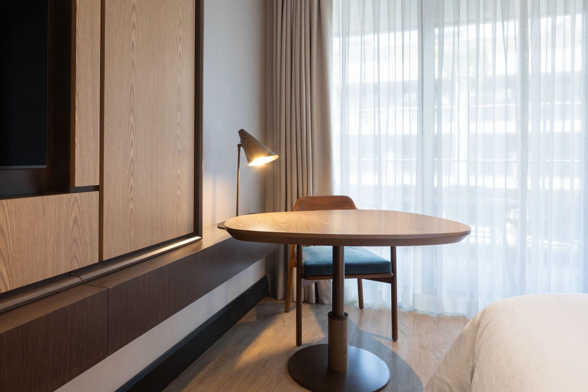 Double Deluxe King Bed