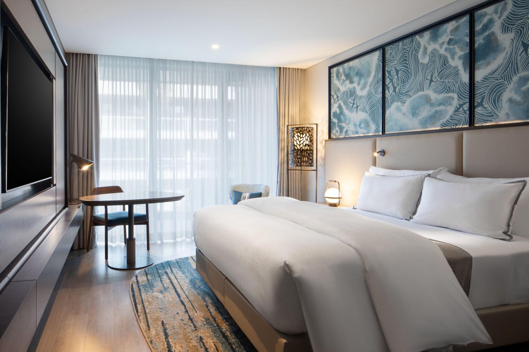 Double Deluxe King Bed