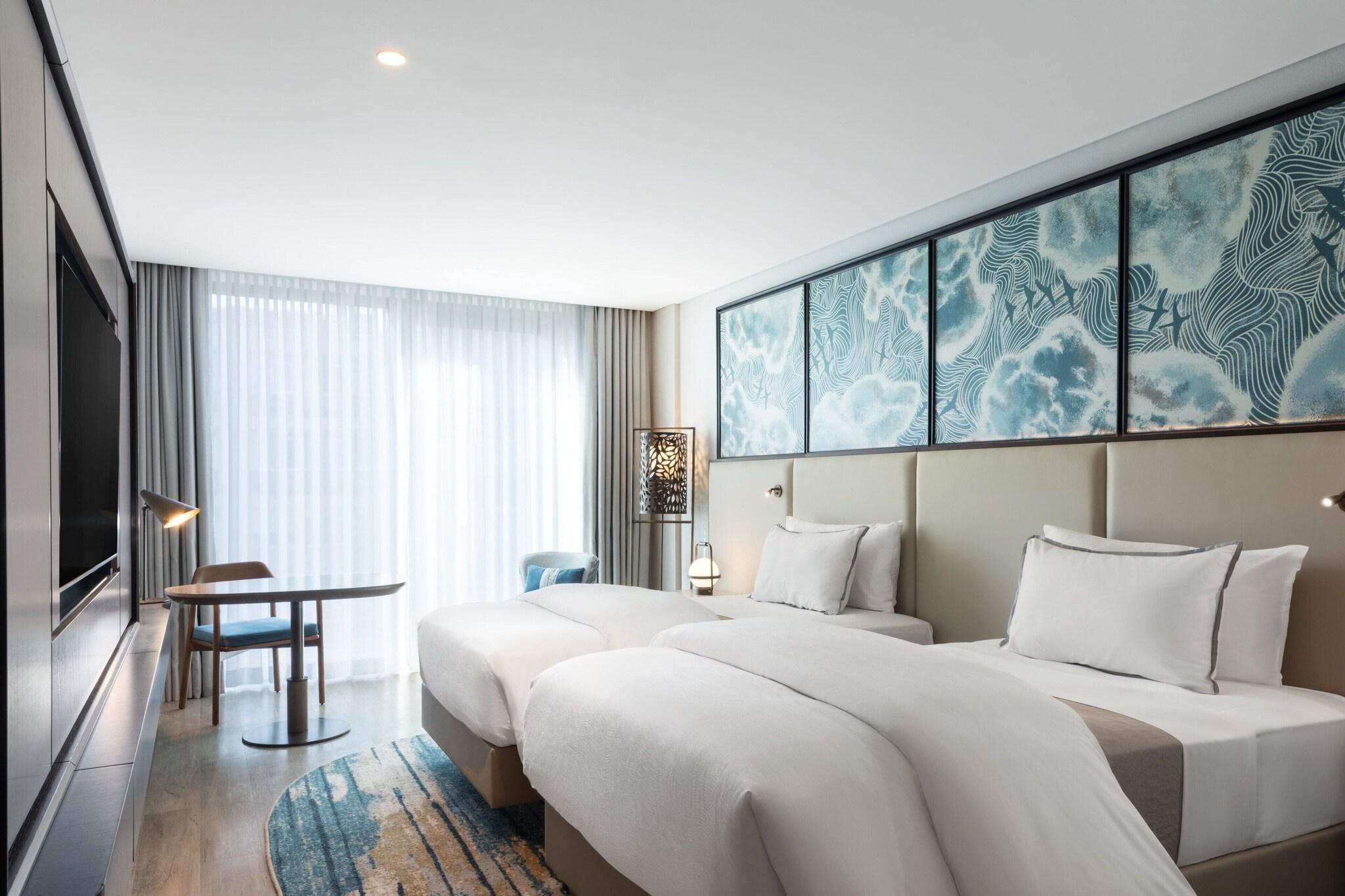 Twin Deluxe City View