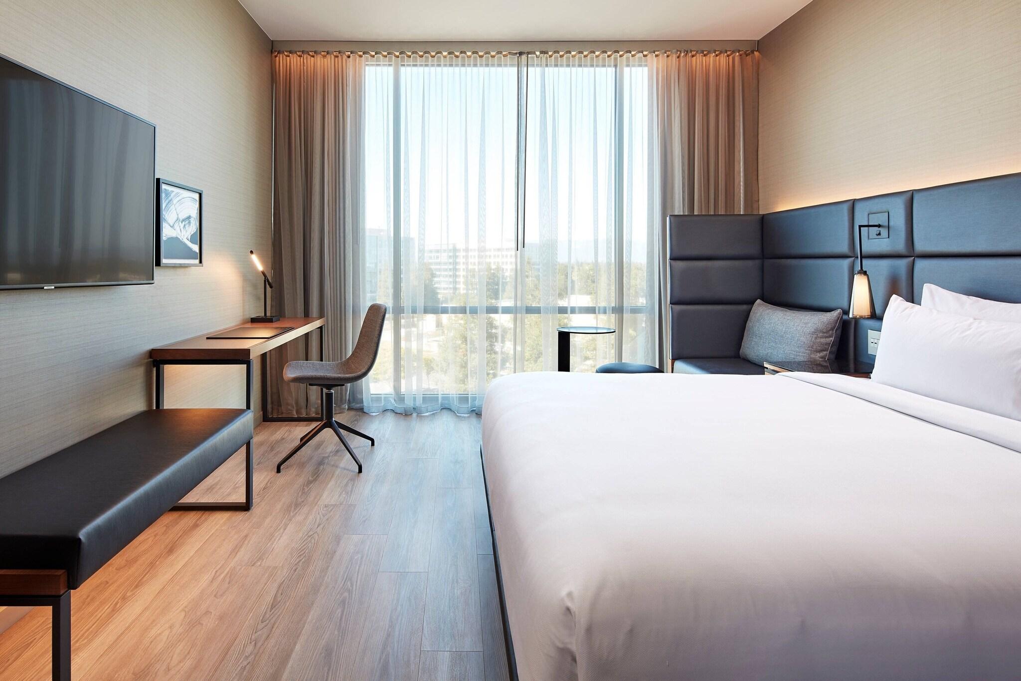 Suite City View King Bed