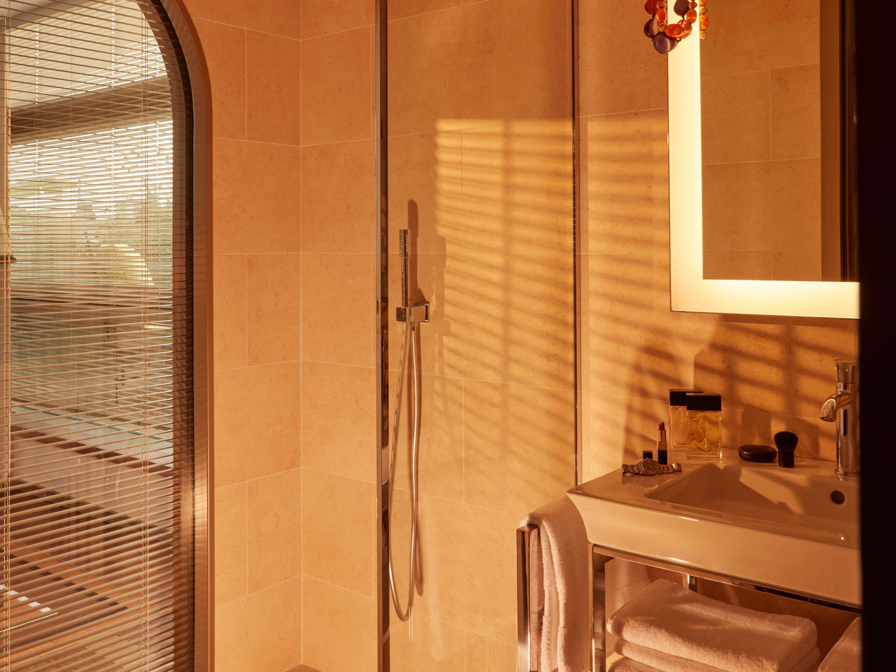 Double Deluxe King Bed