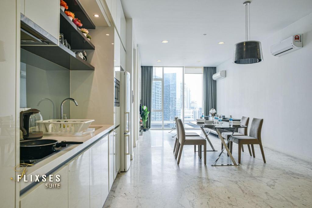 Suite Three Bedrooms Two Bathrooms