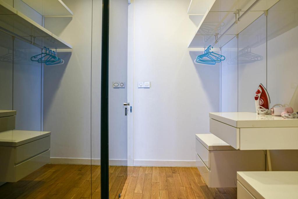 Suite Three Bedrooms Two Bathrooms