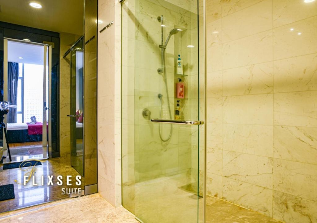 Suite Deluxe King Bed