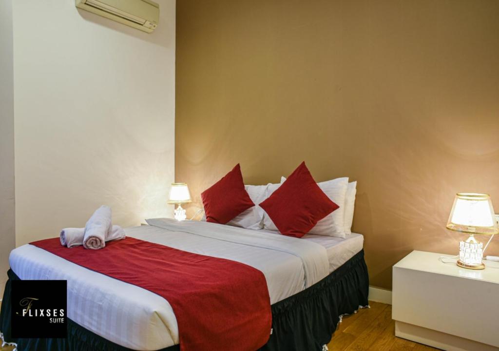 Suite Three Bedrooms Two Bathrooms