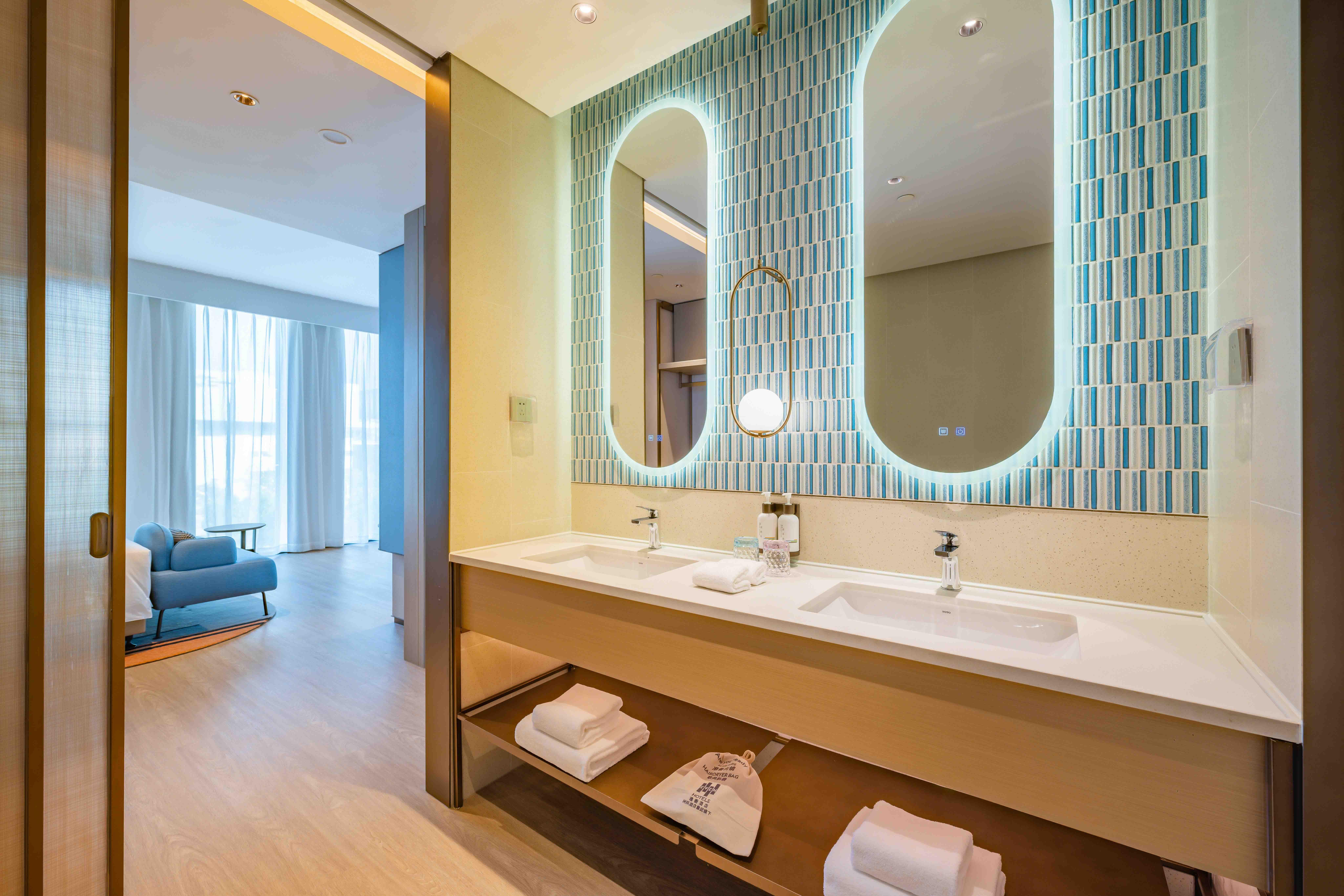 Suite King Bed One Bedroom 