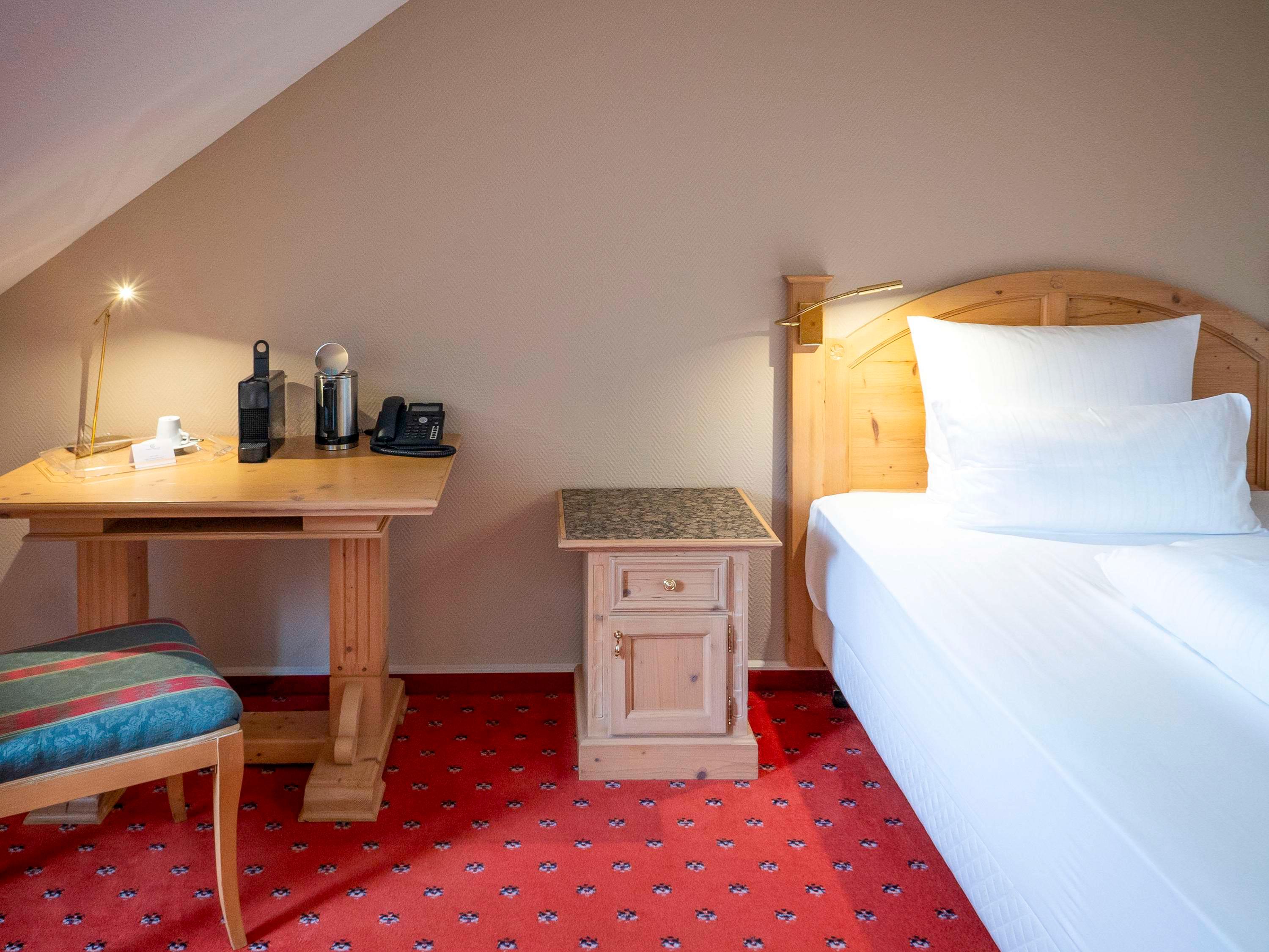 Double Executive Queen Bed