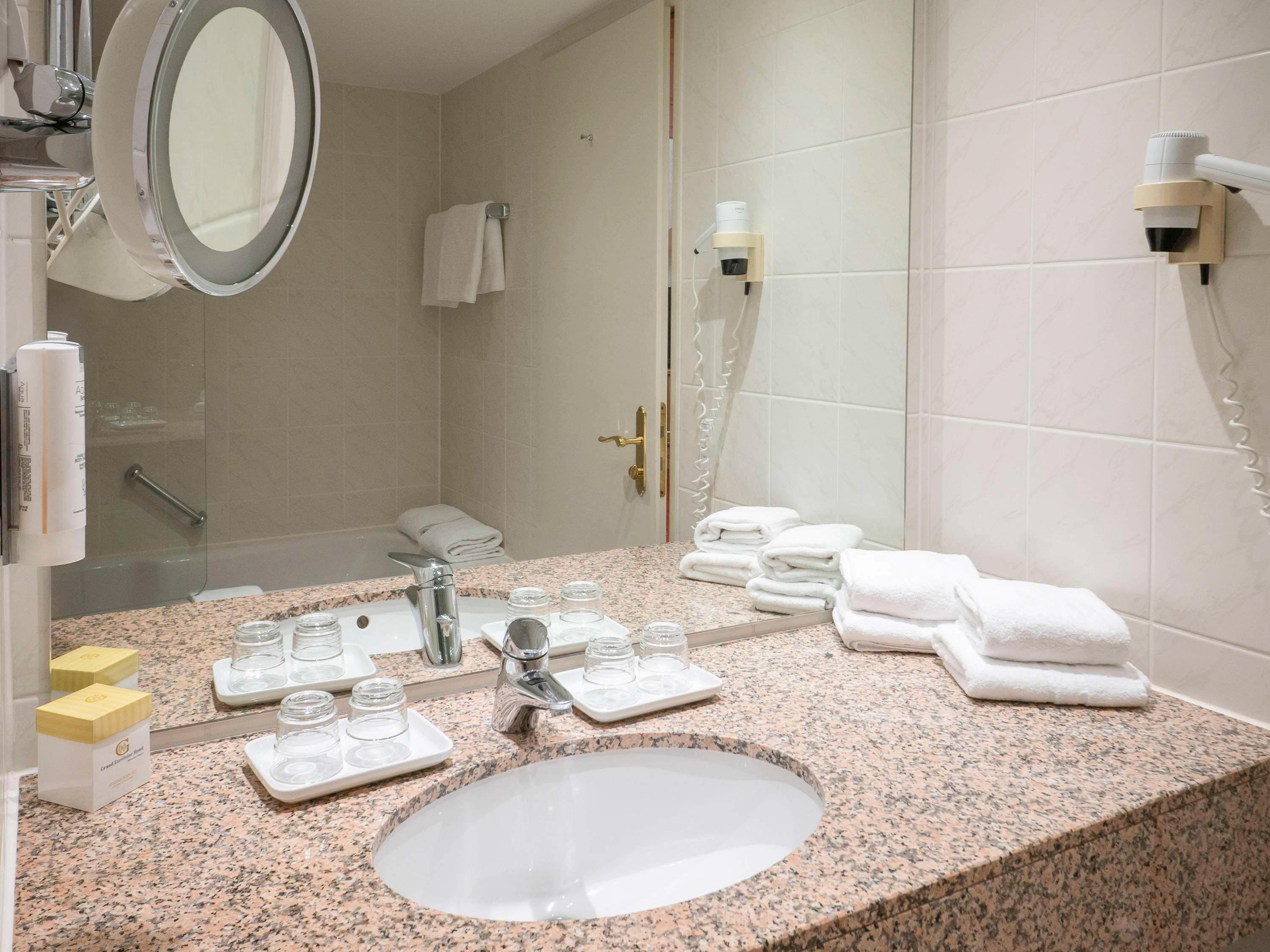 Double Executive Queen Bed