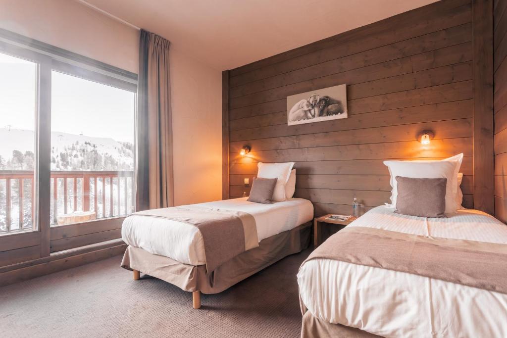 Room Connecting Room