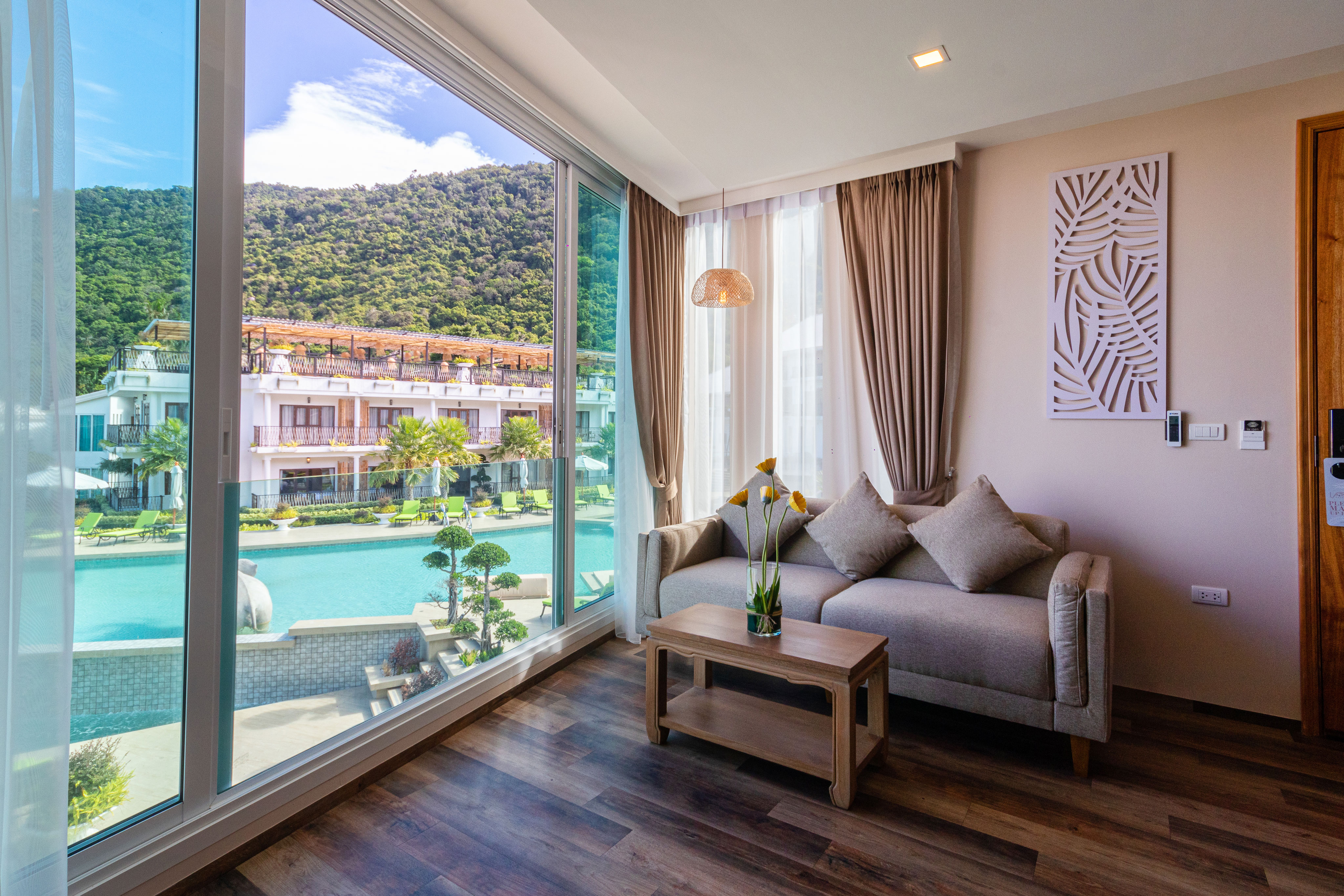 Double or Twin One Bedroom One Bathroom