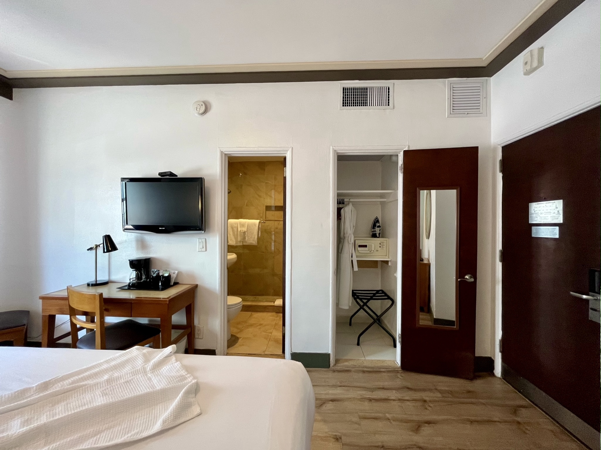 Room Partial Ocean View Queen Bed