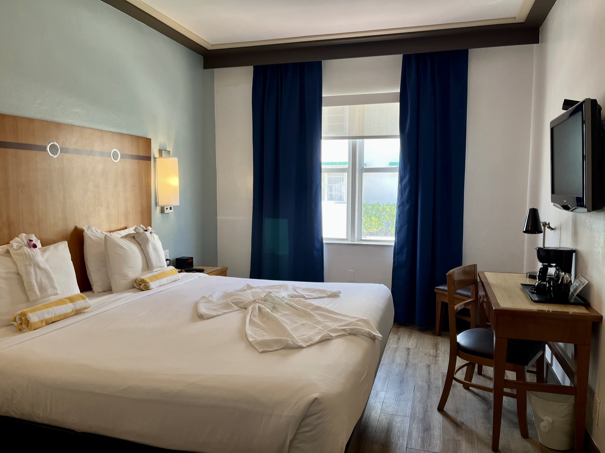 Room Partial Ocean View Queen Bed