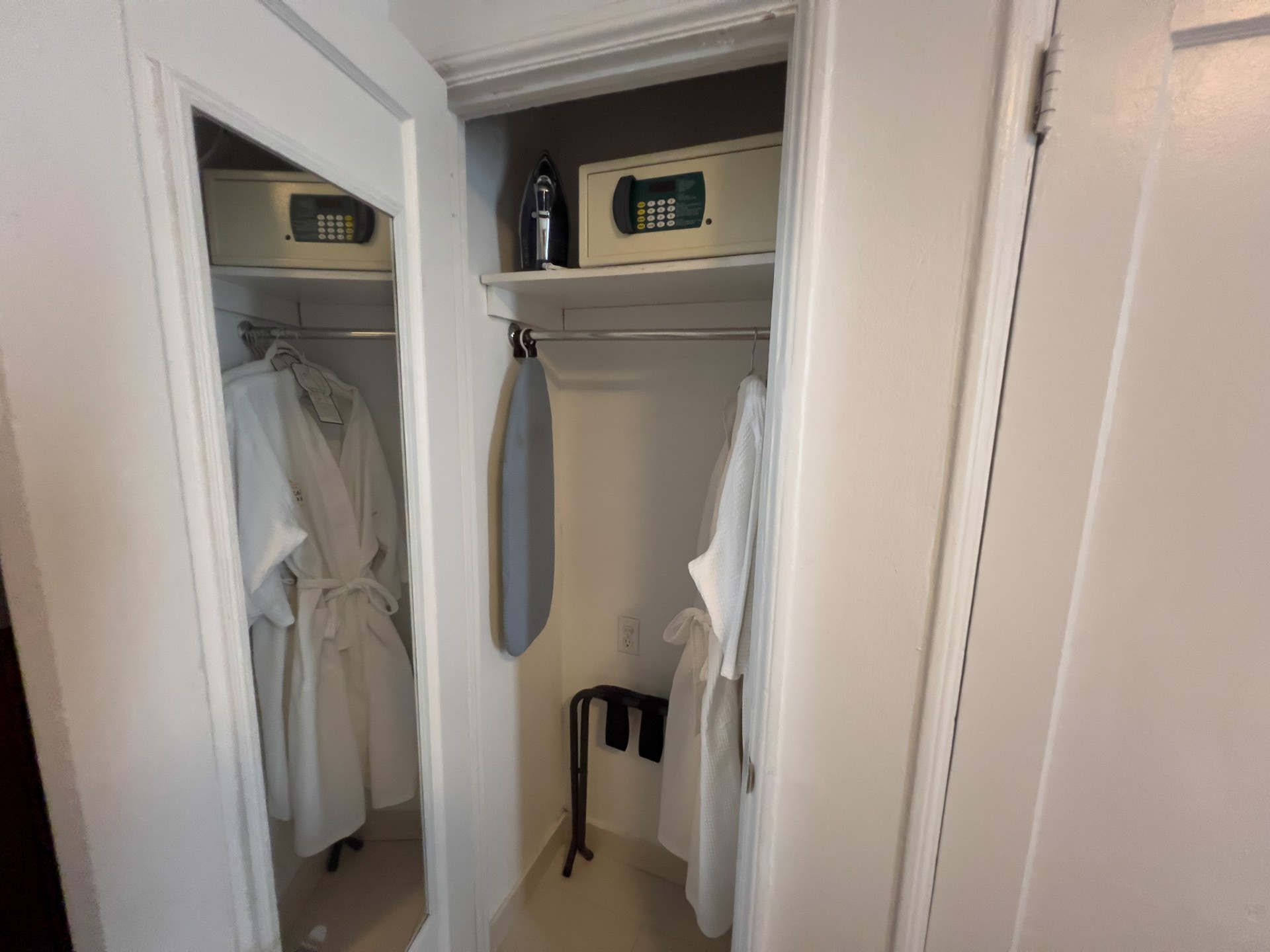 Room Partial Ocean View Queen Bed