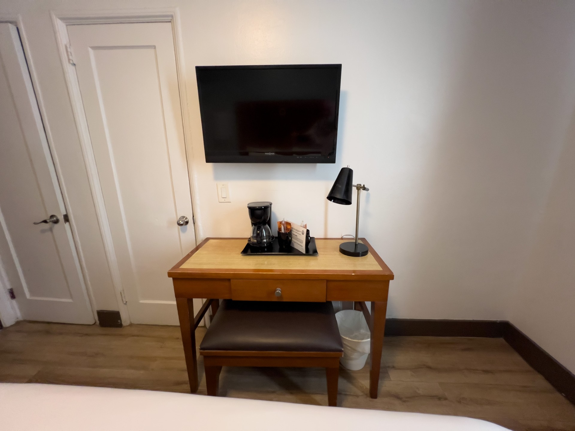 Room Partial Ocean View Queen Bed