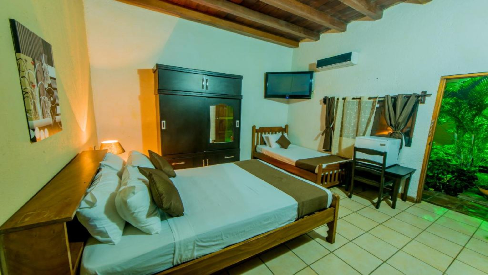 Double Deluxe One Bed