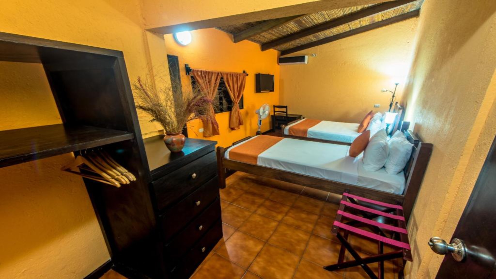 Triple Deluxe Two Beds