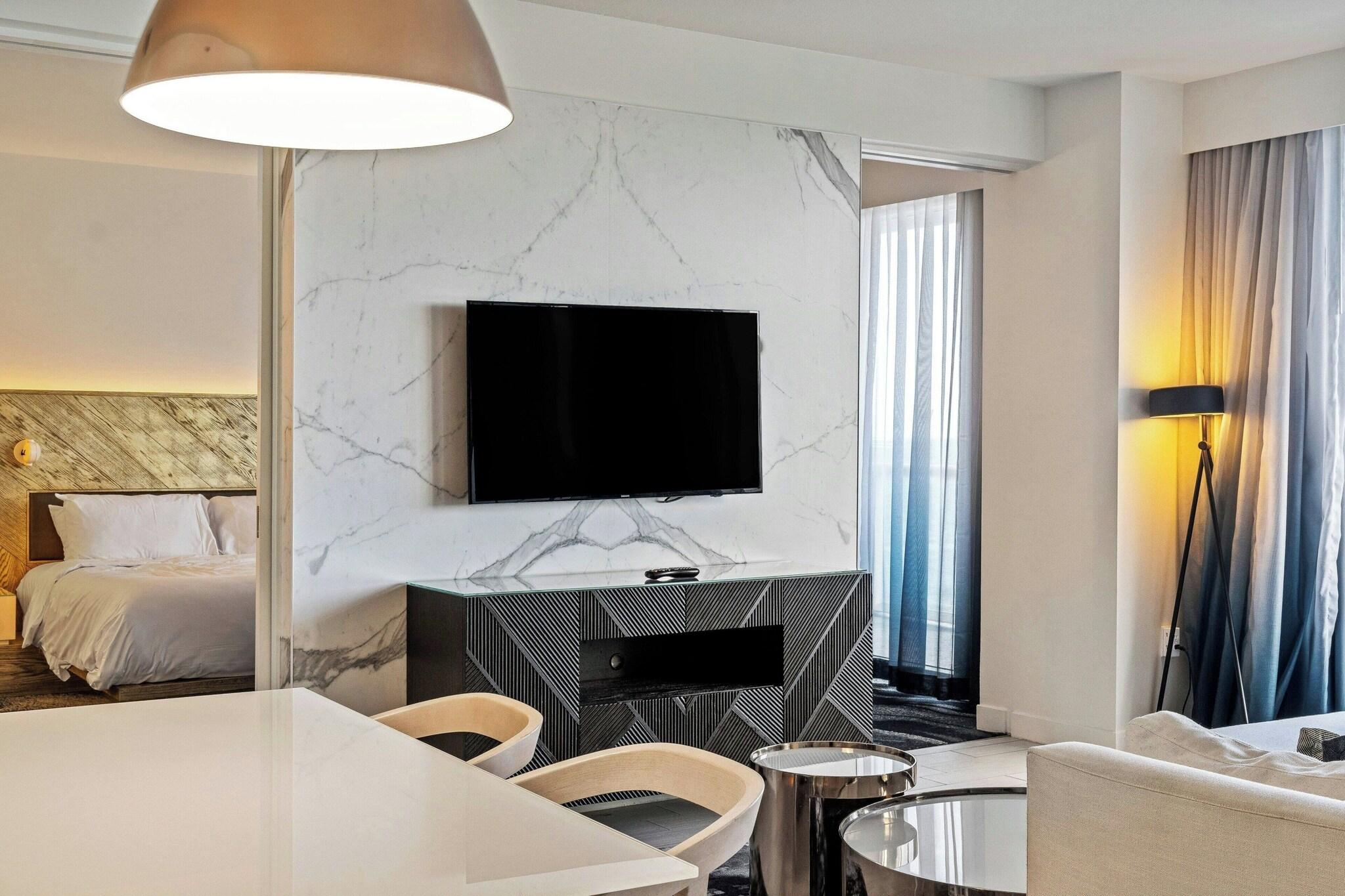 Suite Deluxe King Bed