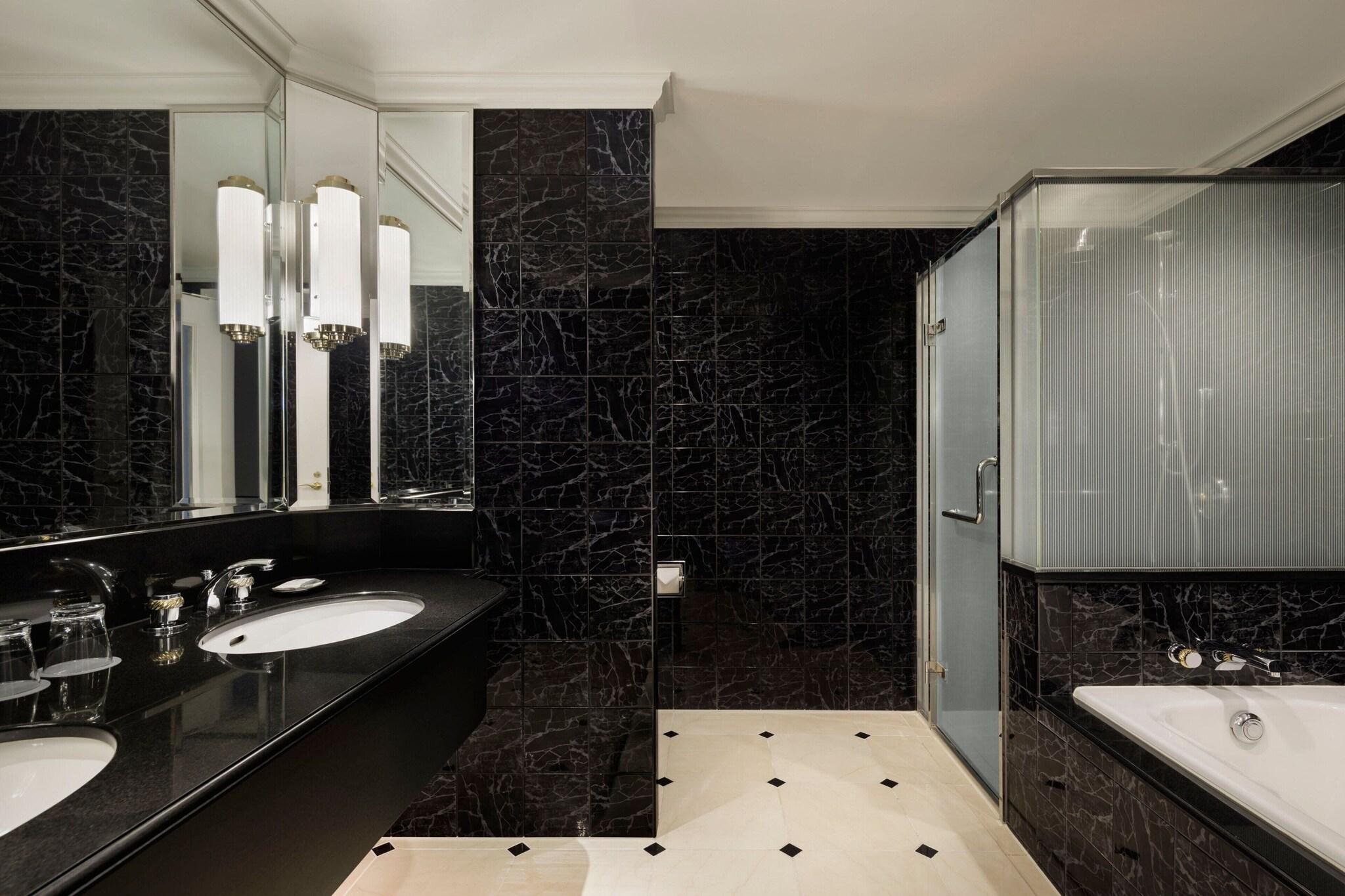 Suite Deluxe King Bed