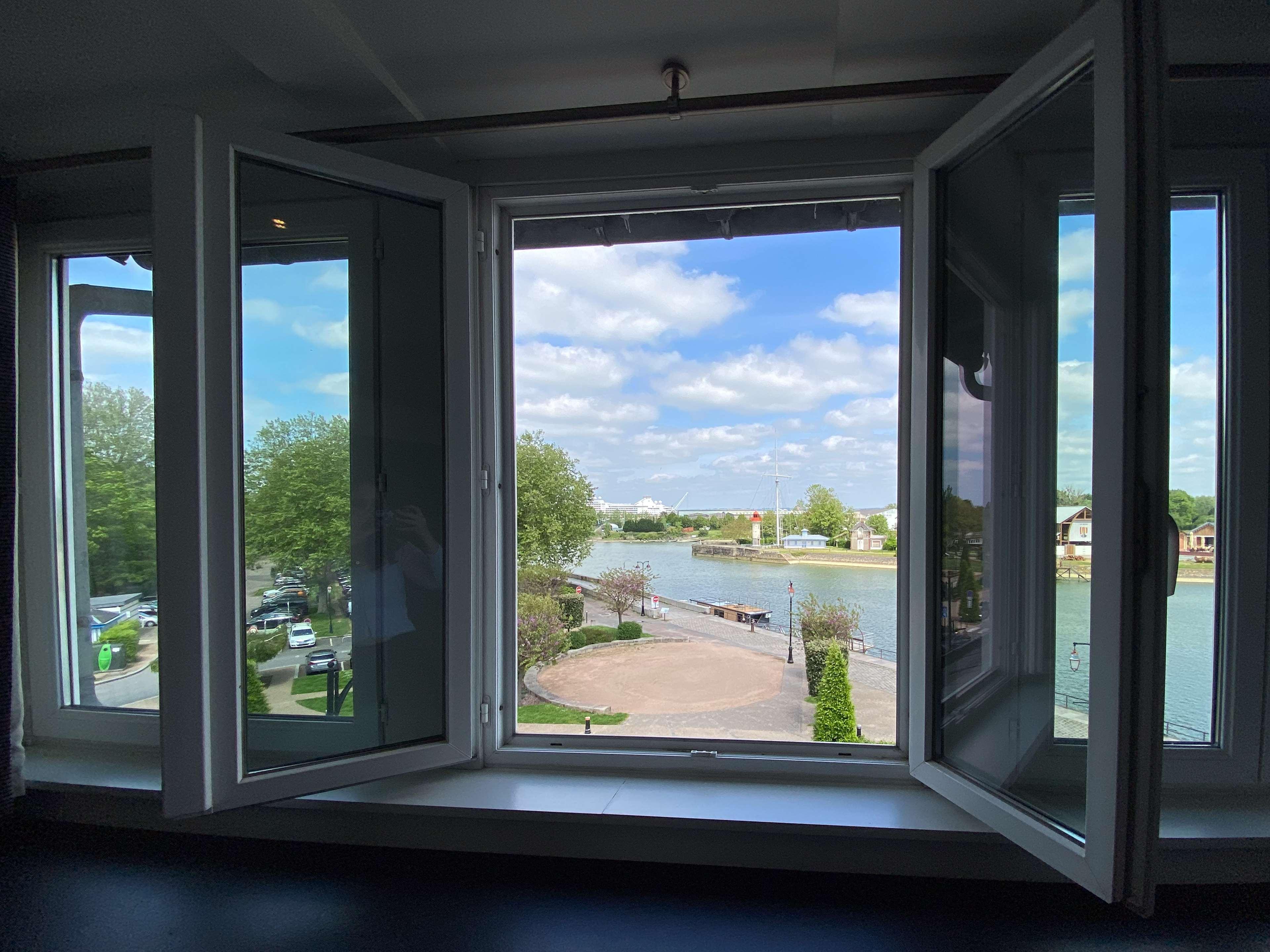 Apartment Queen Size Bed