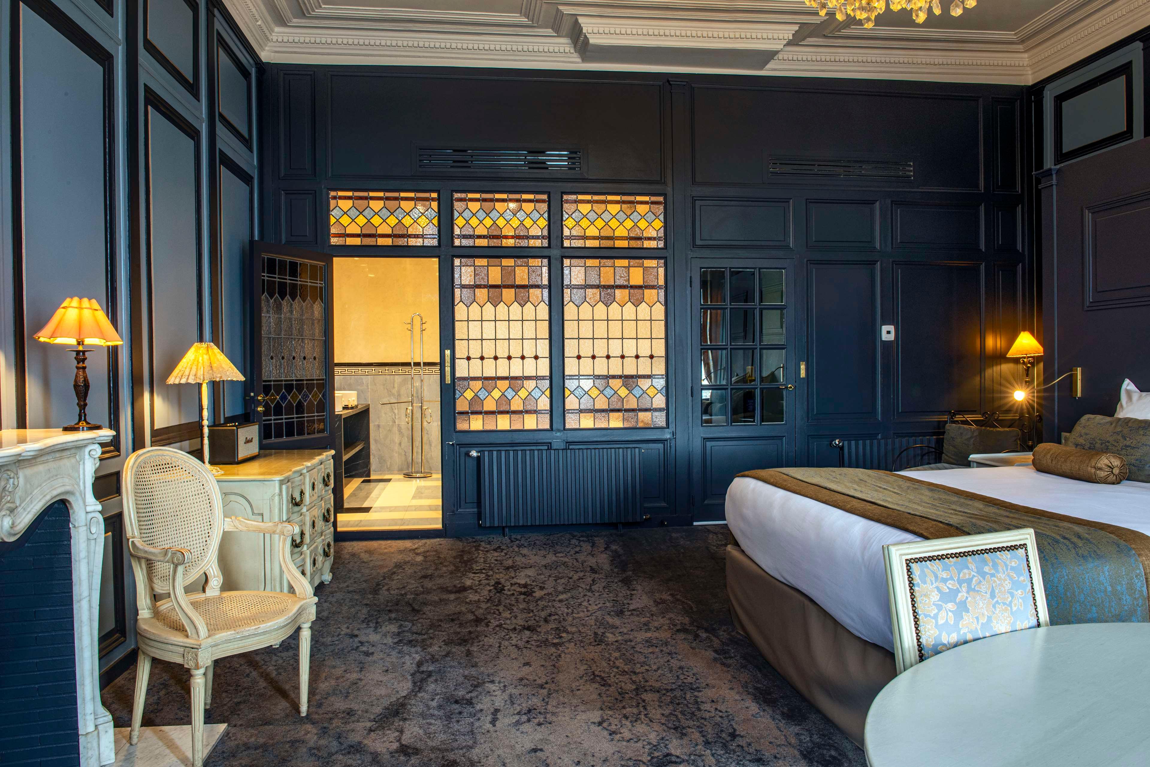 Suite Queen Size Bed