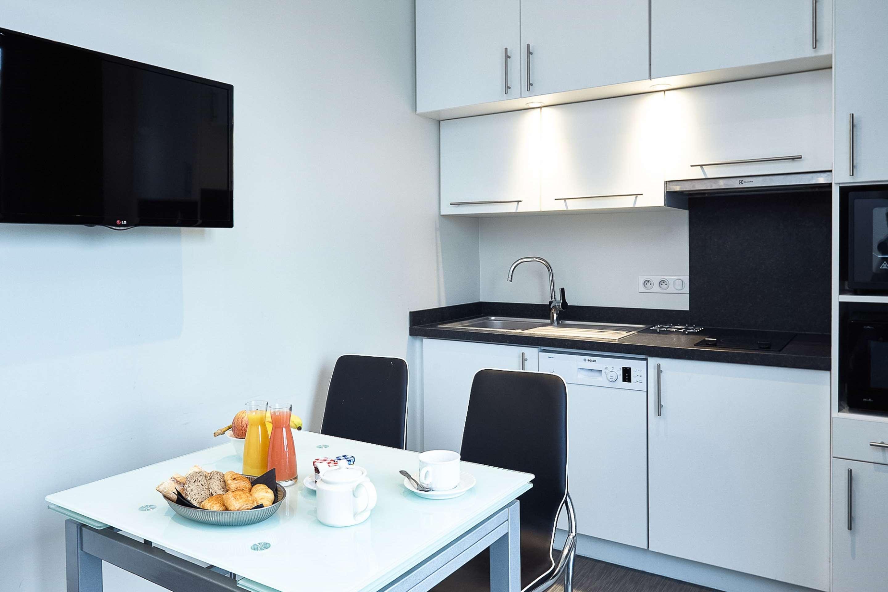 Apartment Queen Size Bed