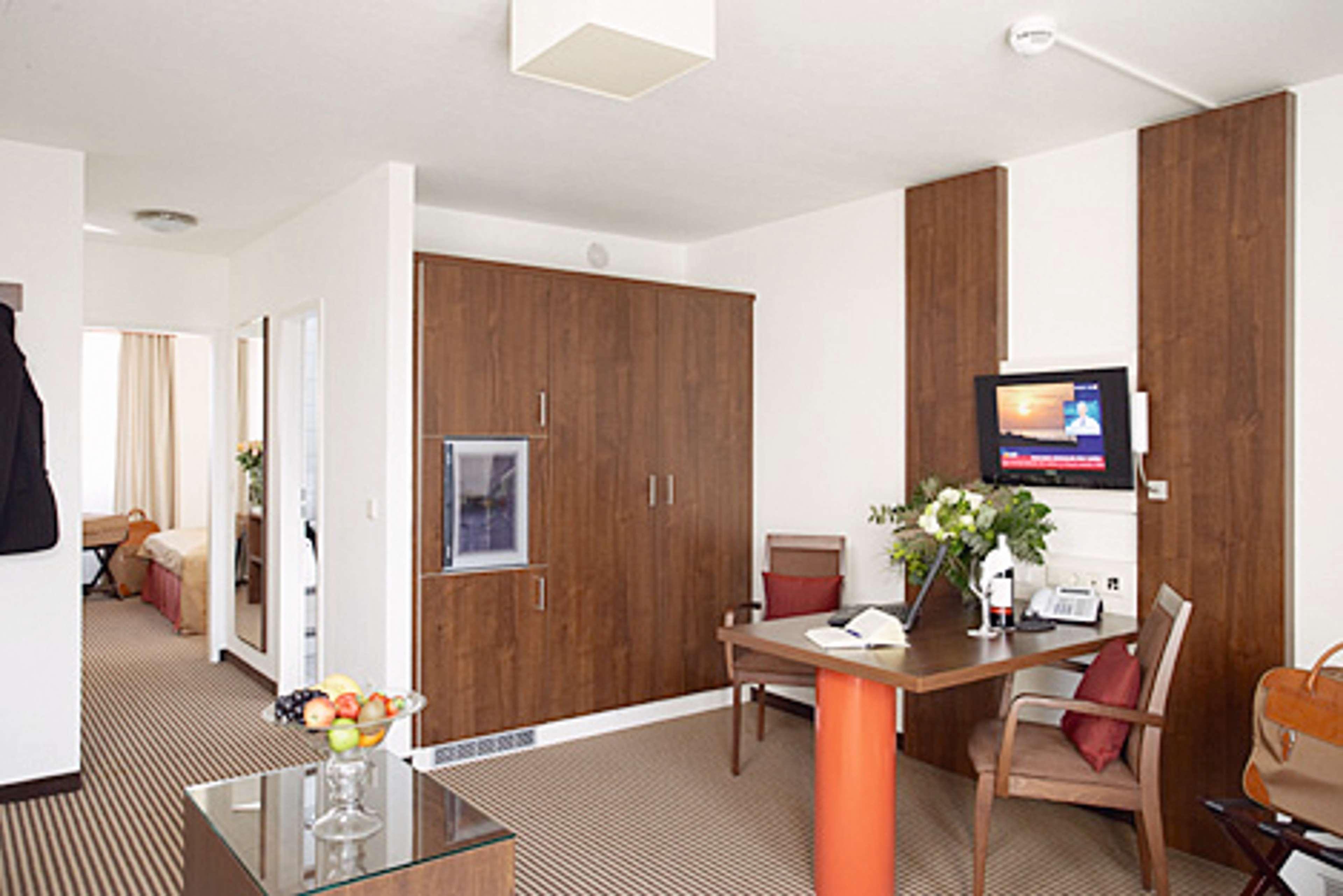 Suite Queen Size Bed