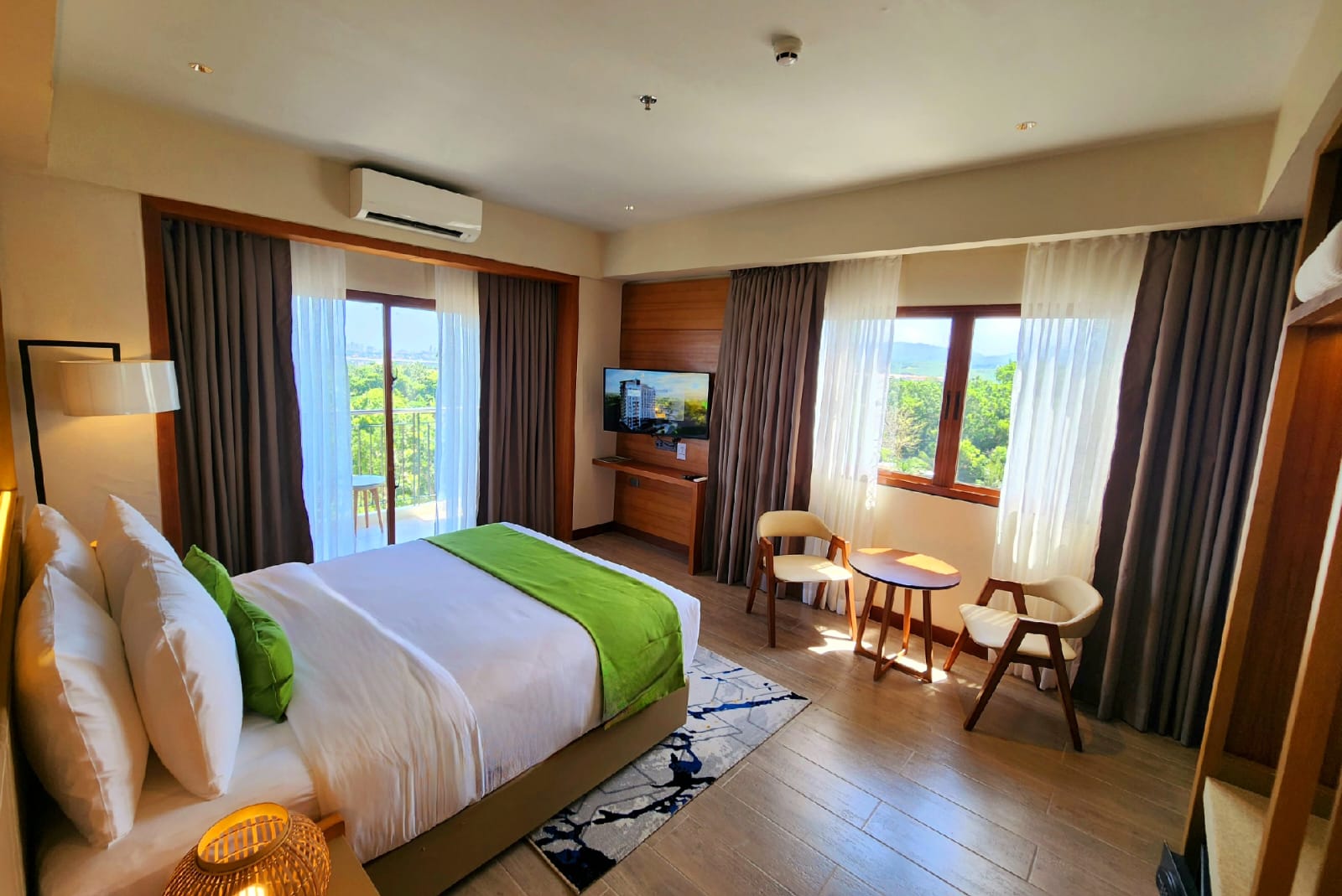 Double Deluxe Queen Bed