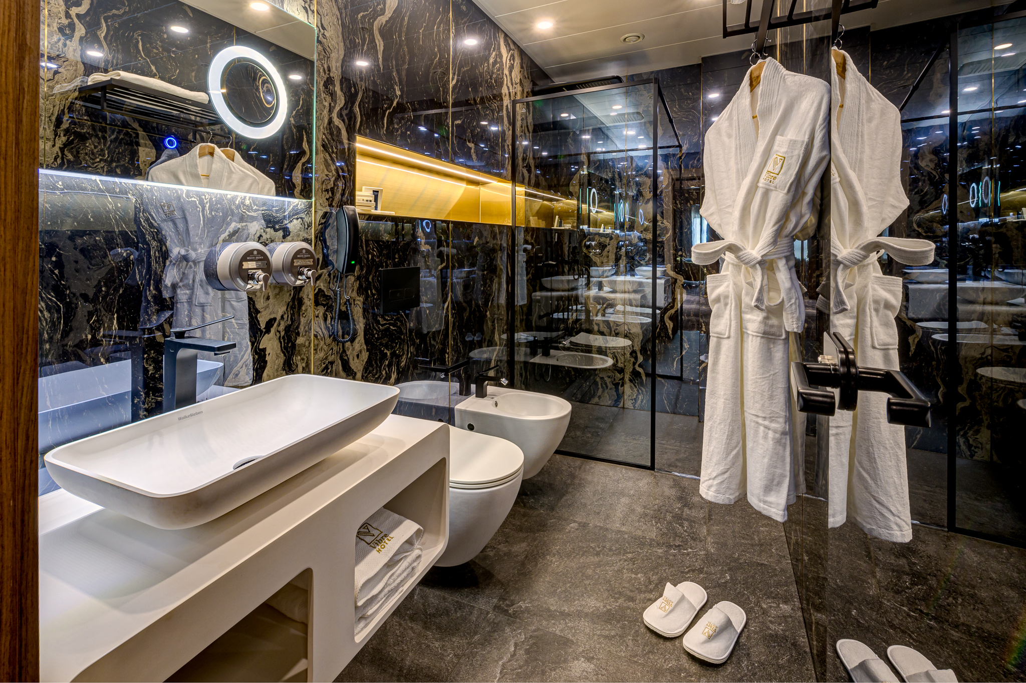 Double Single Executive