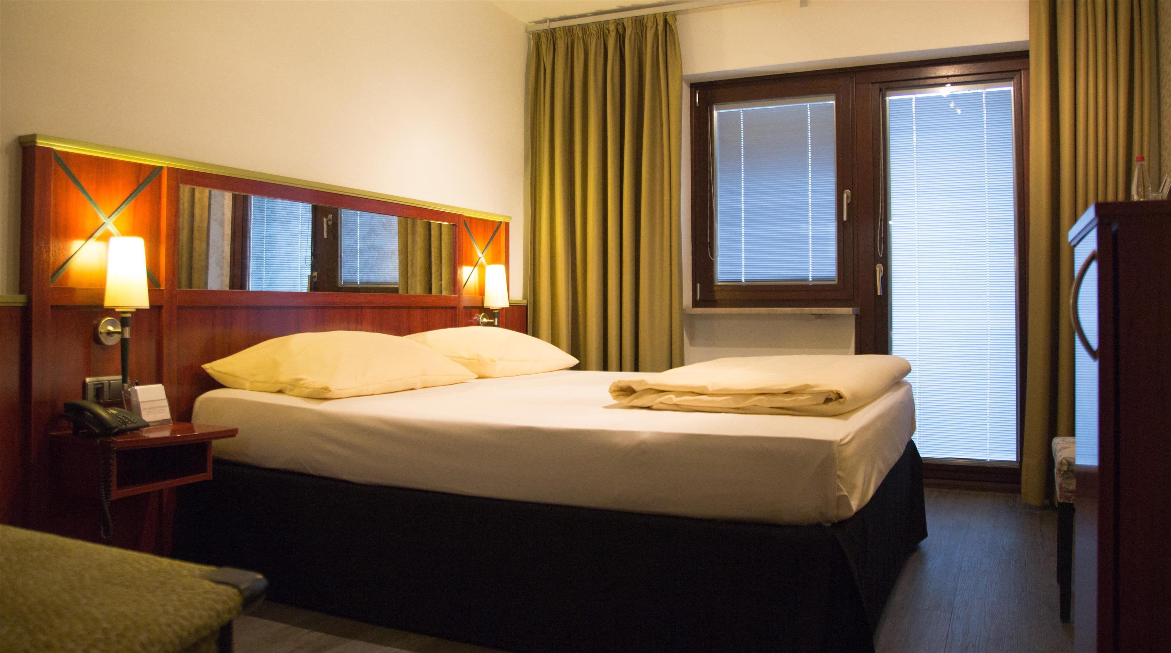 Double Queen Size Bed