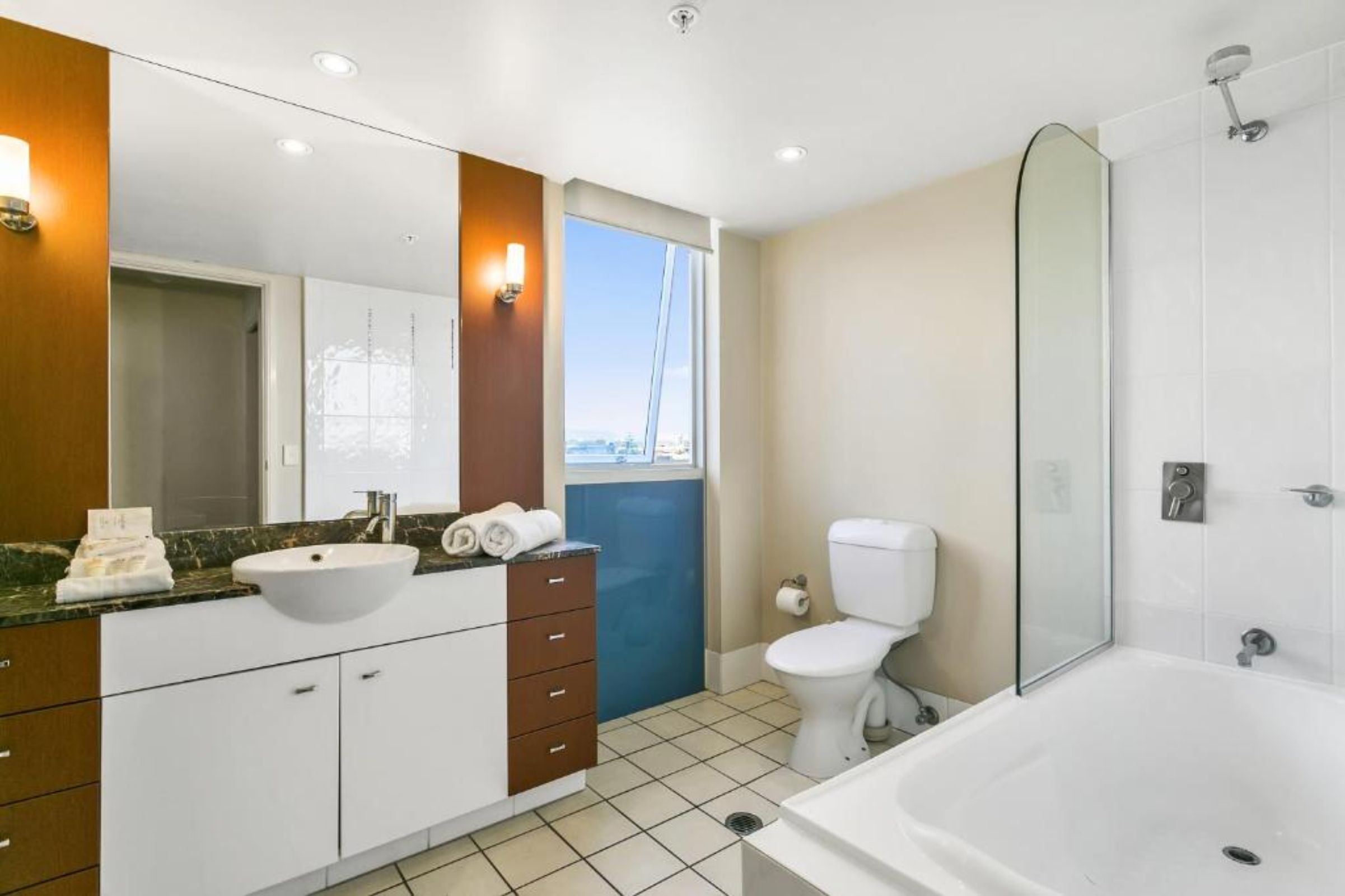 Apartment Three Bedrooms Two Bathrooms