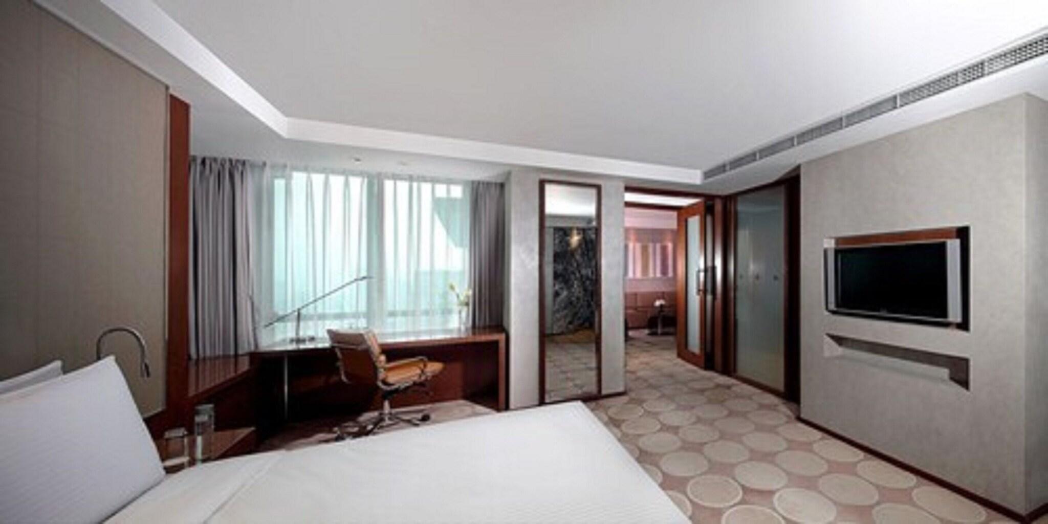 Junior Suite King Size Bed