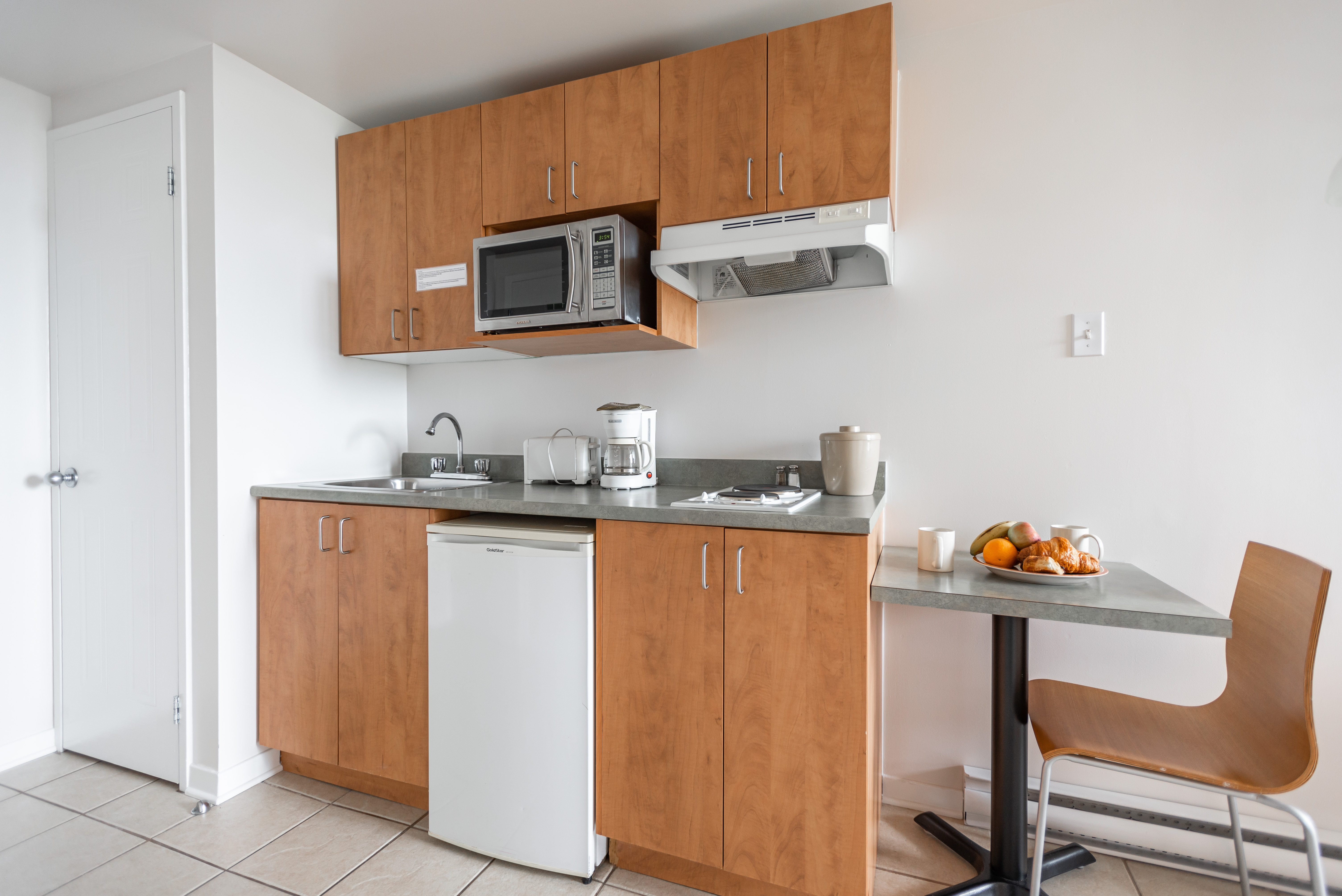 Studio Queen Size Bed