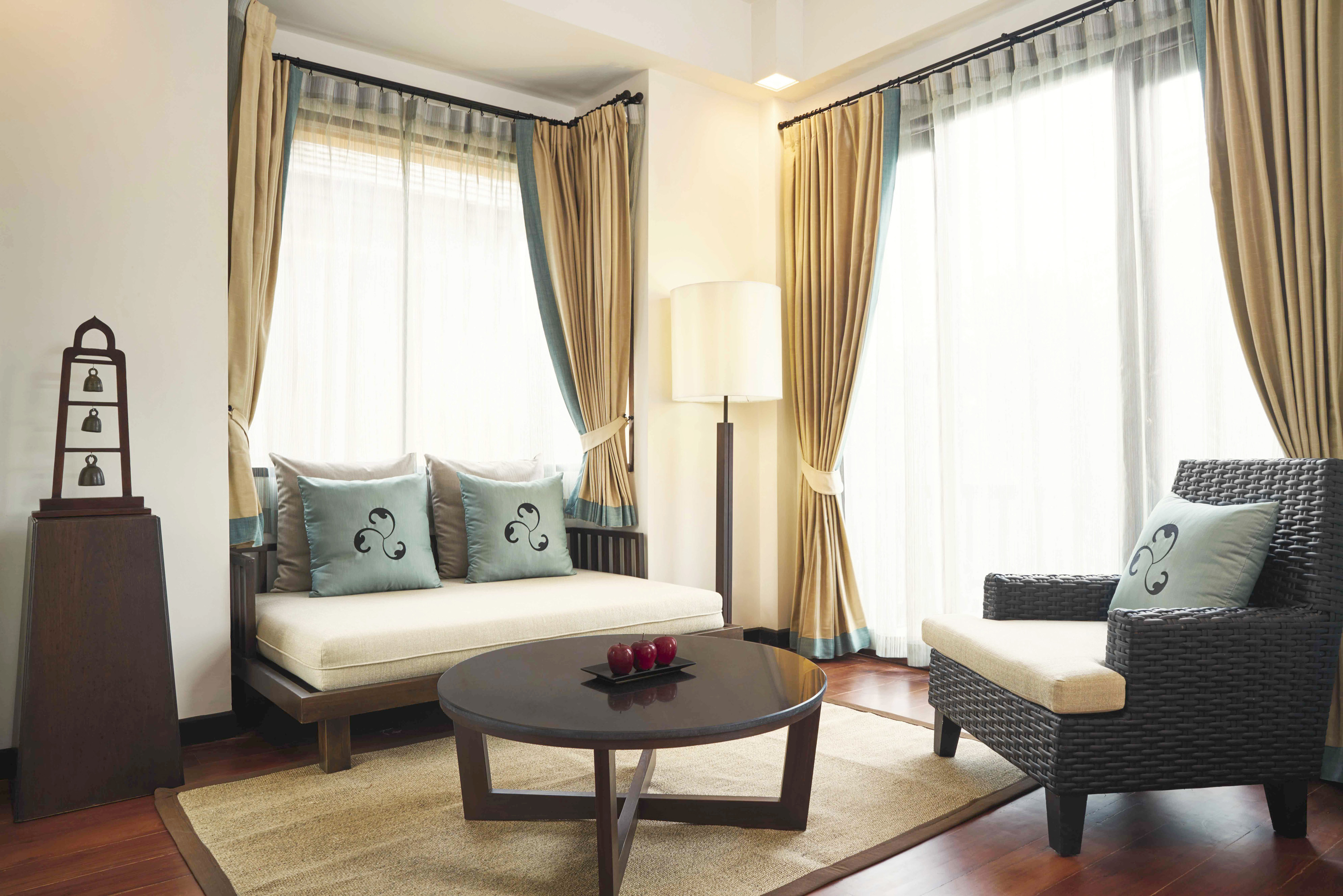 Junior Suite Pool View King Bed