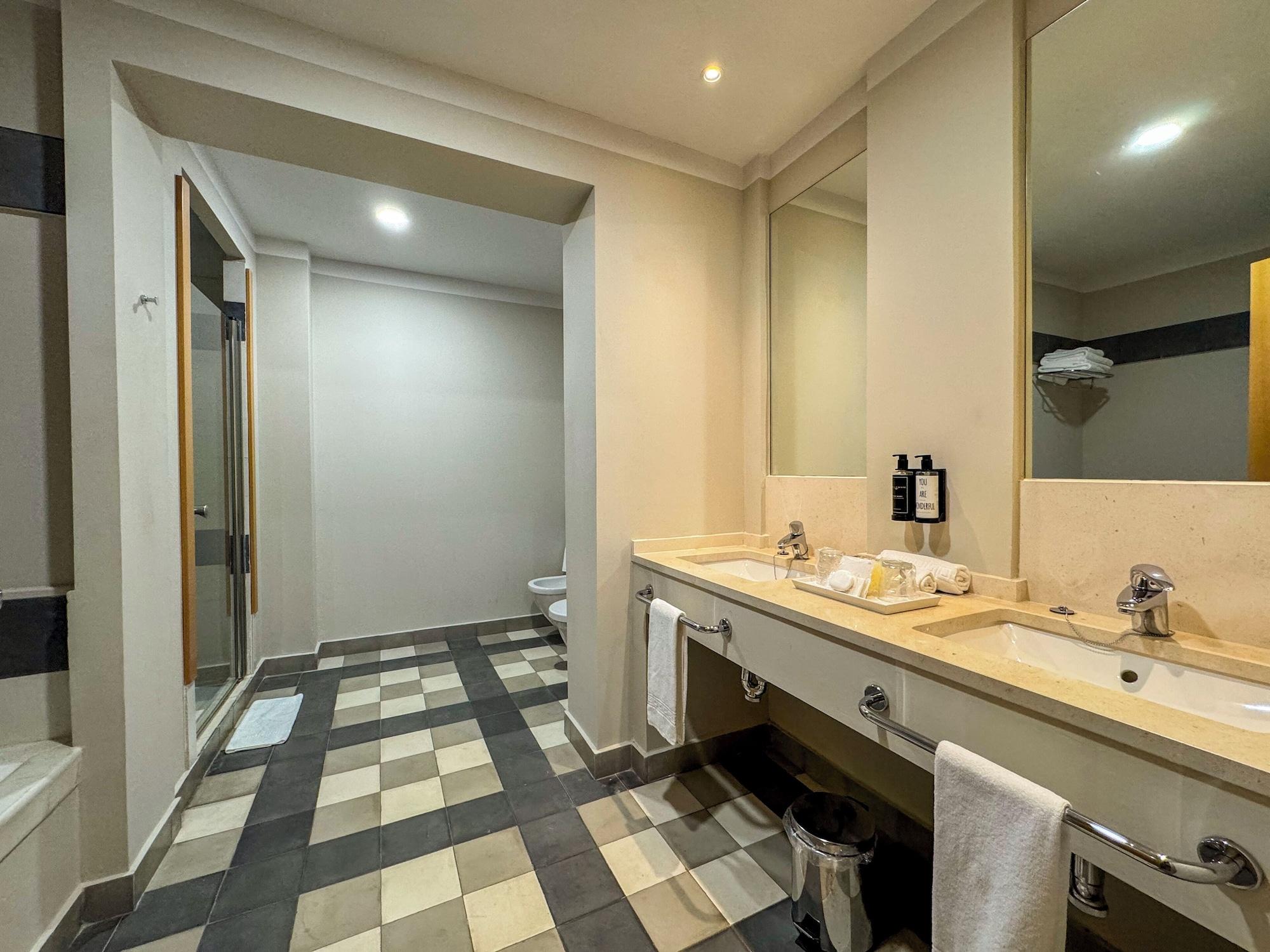 Double Deluxe King Bed