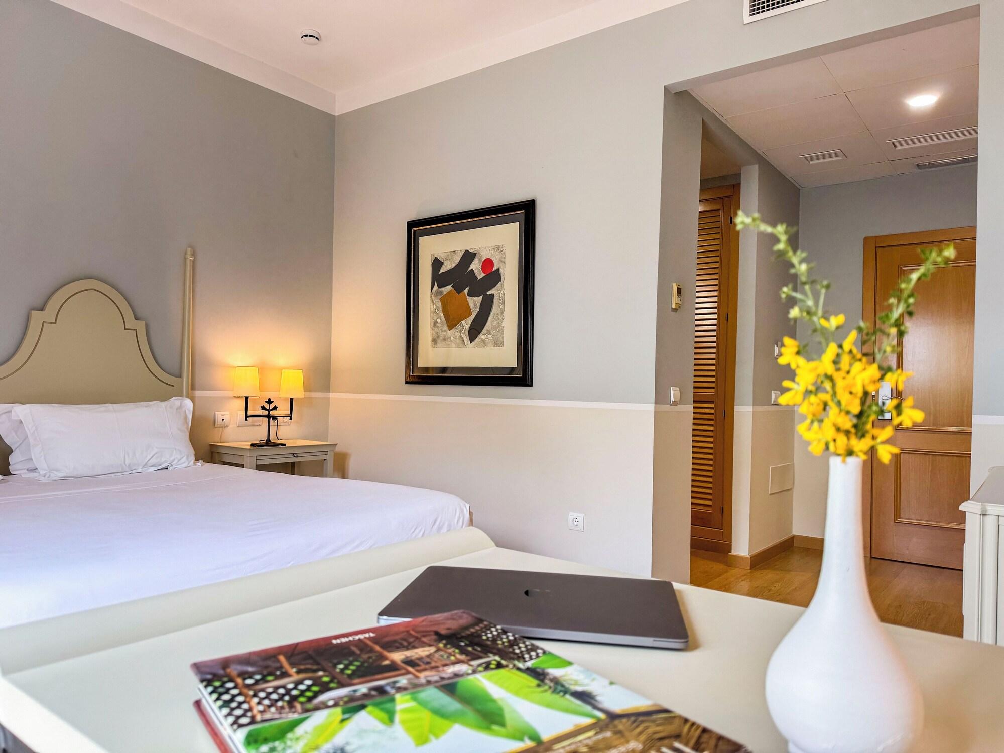 Double Deluxe King Bed