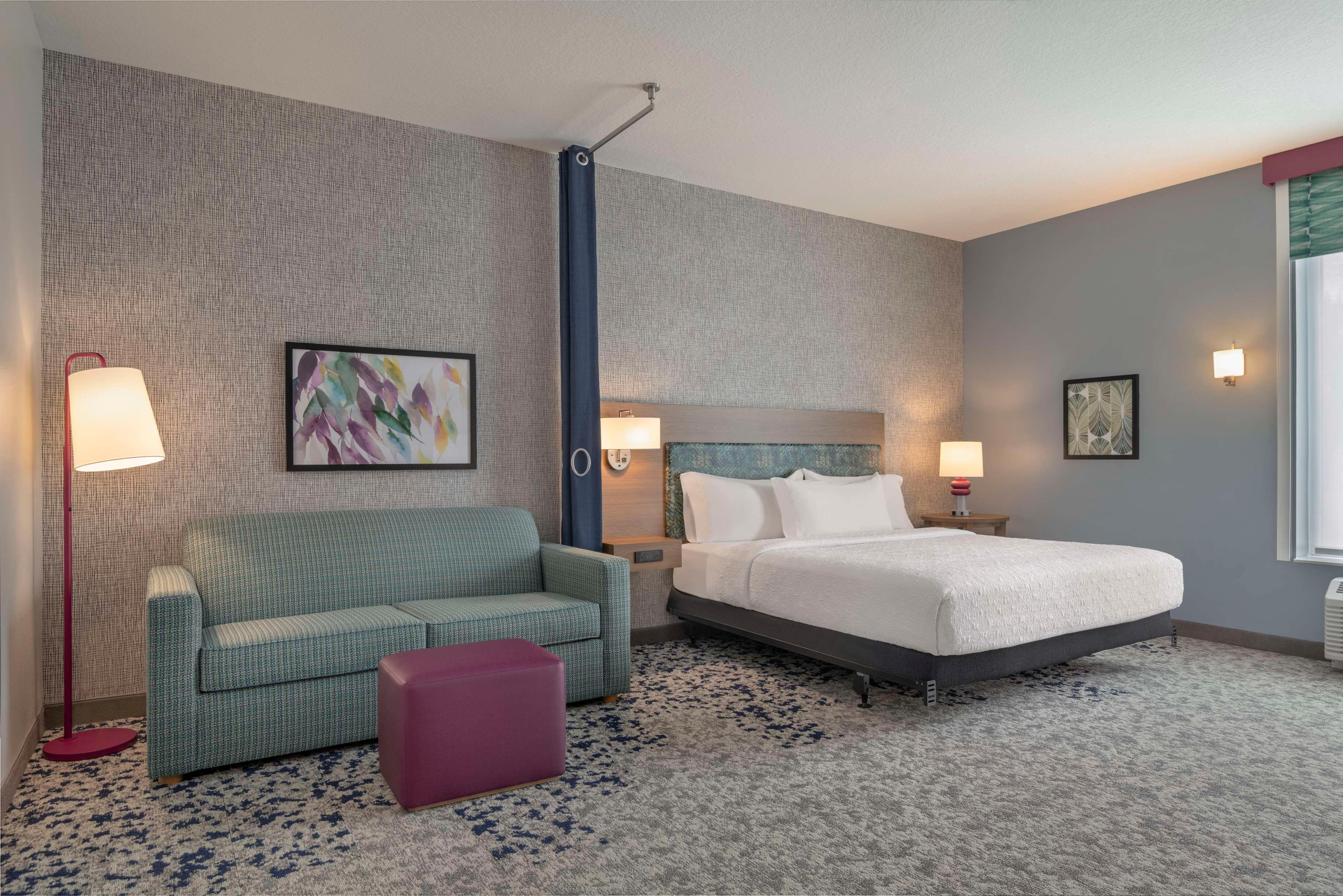 Studio Accessible King Size Bed