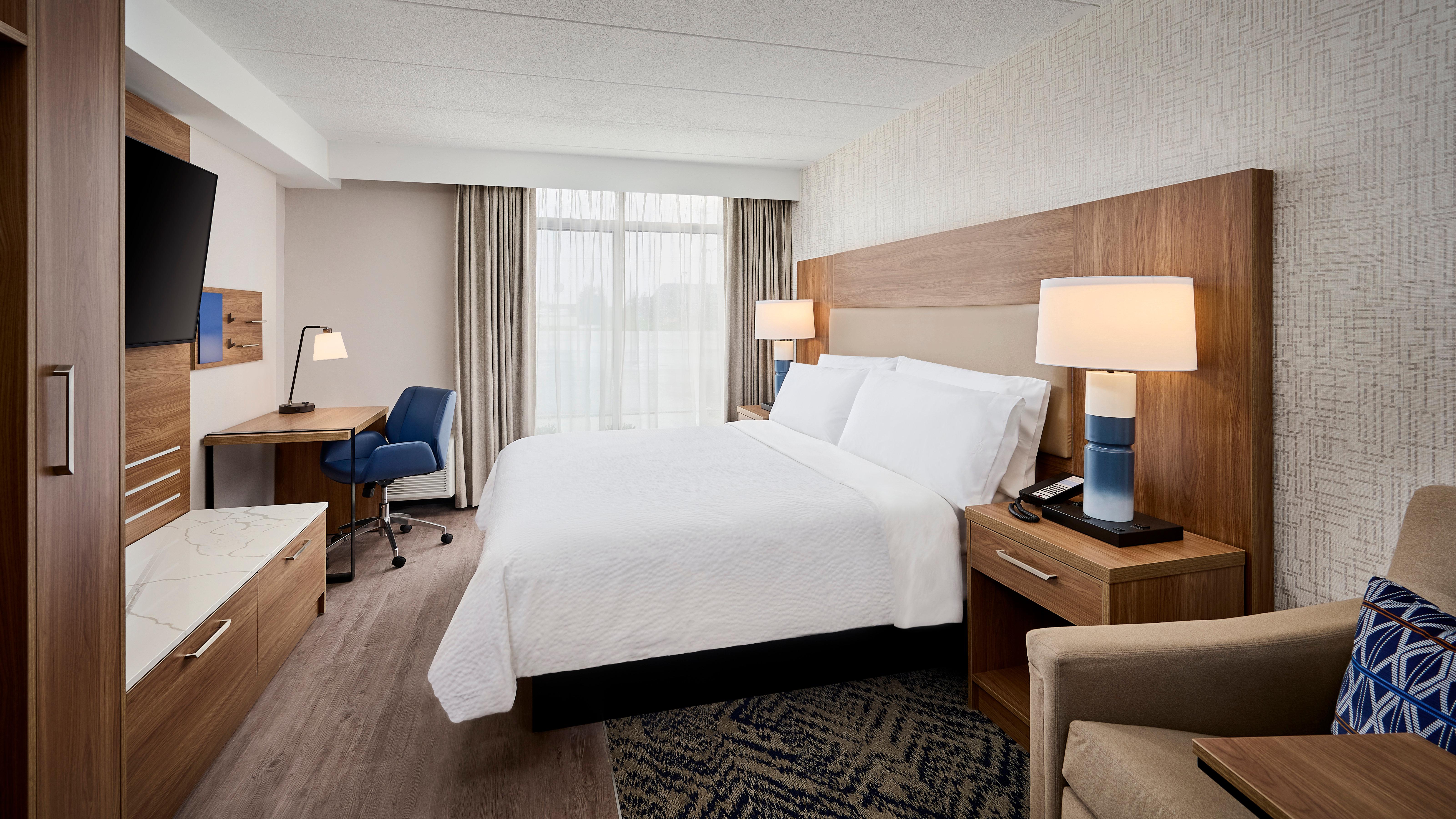 Studio Accessible King Size Bed