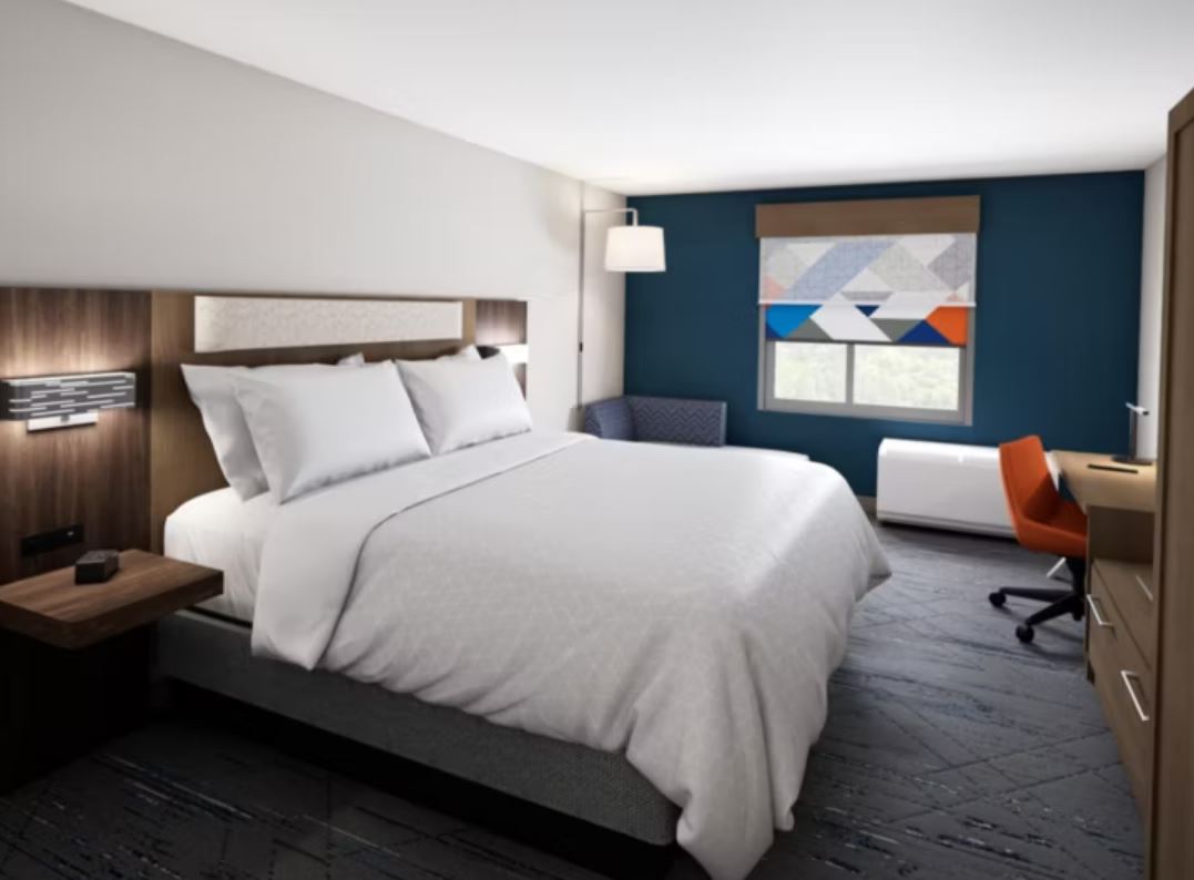 Suite Accessible King Size Bed