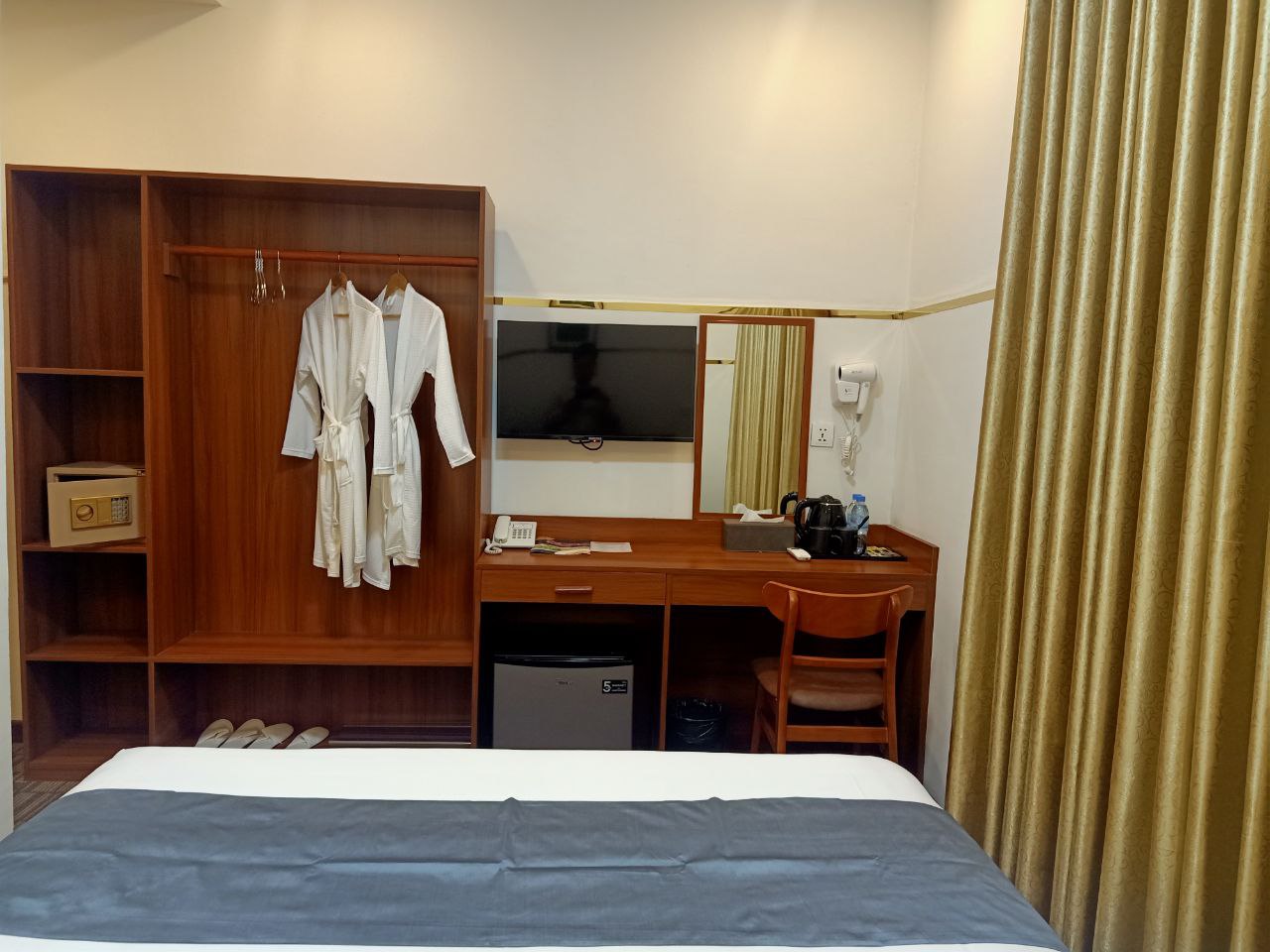 Double Superior Queen Bed