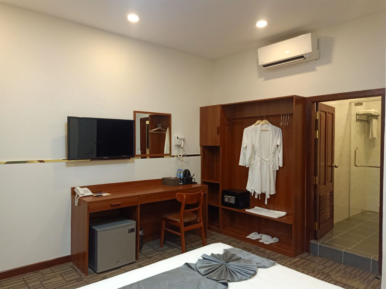 Double Superior Queen Bed