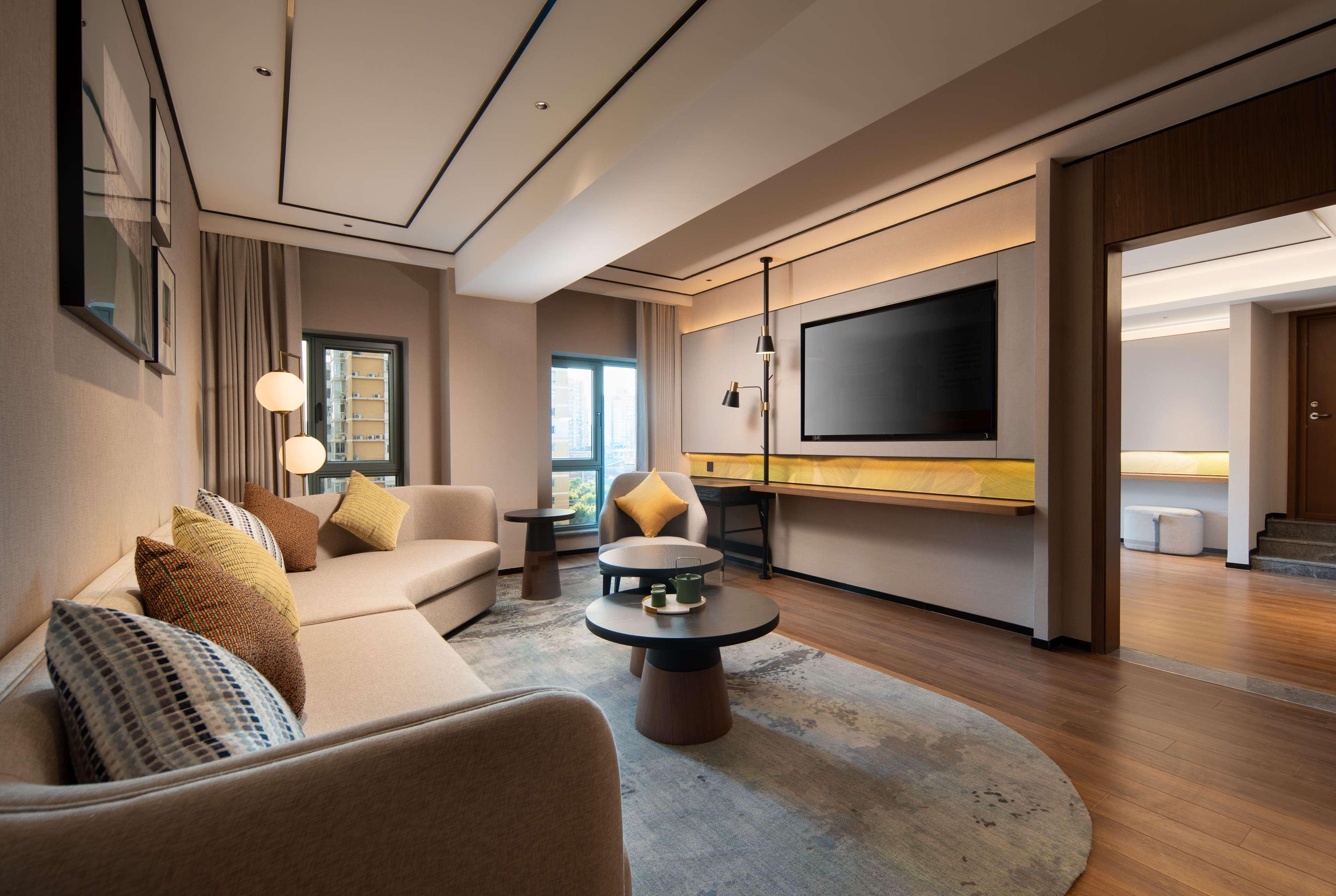 Suite Deluxe King Bed