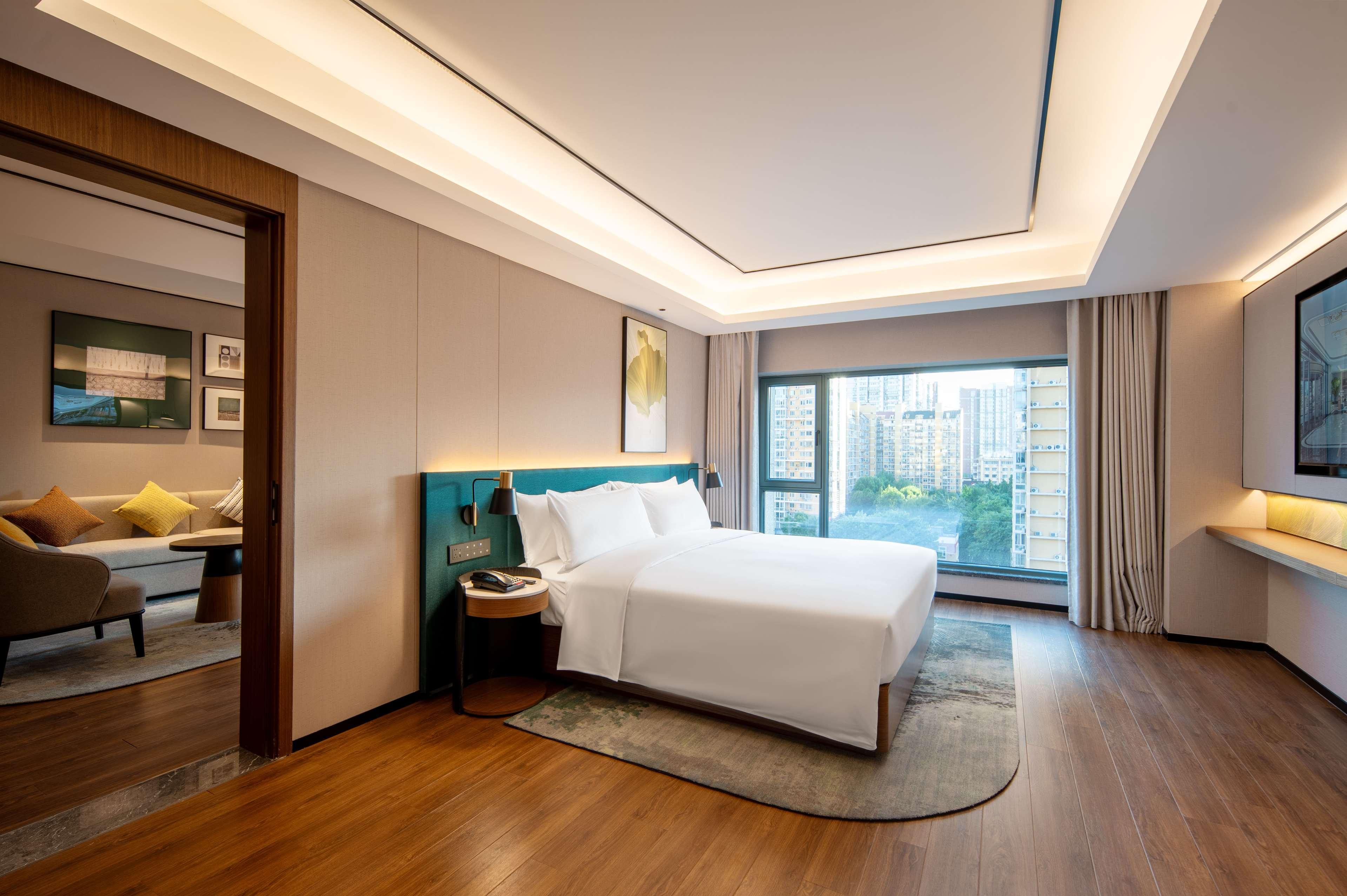 Suite Deluxe King Bed