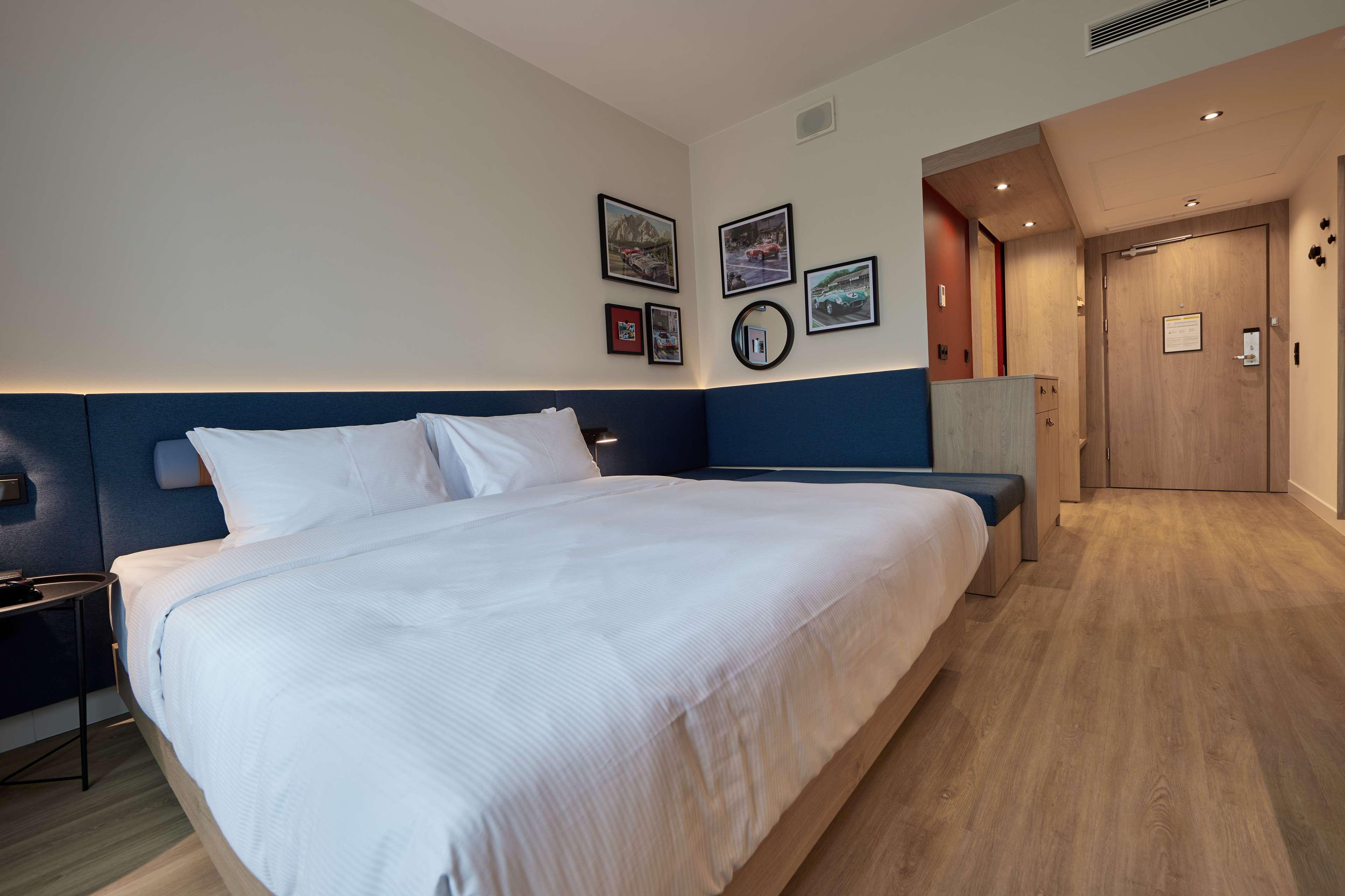 Double Accessible-queen Size Bed