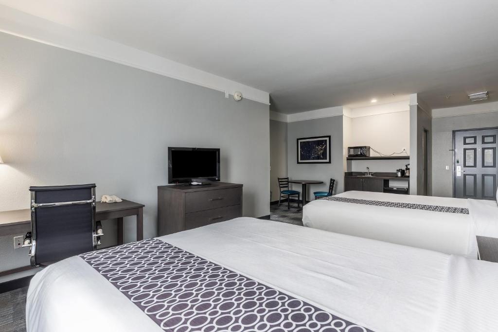 Suite Two Queen Beds