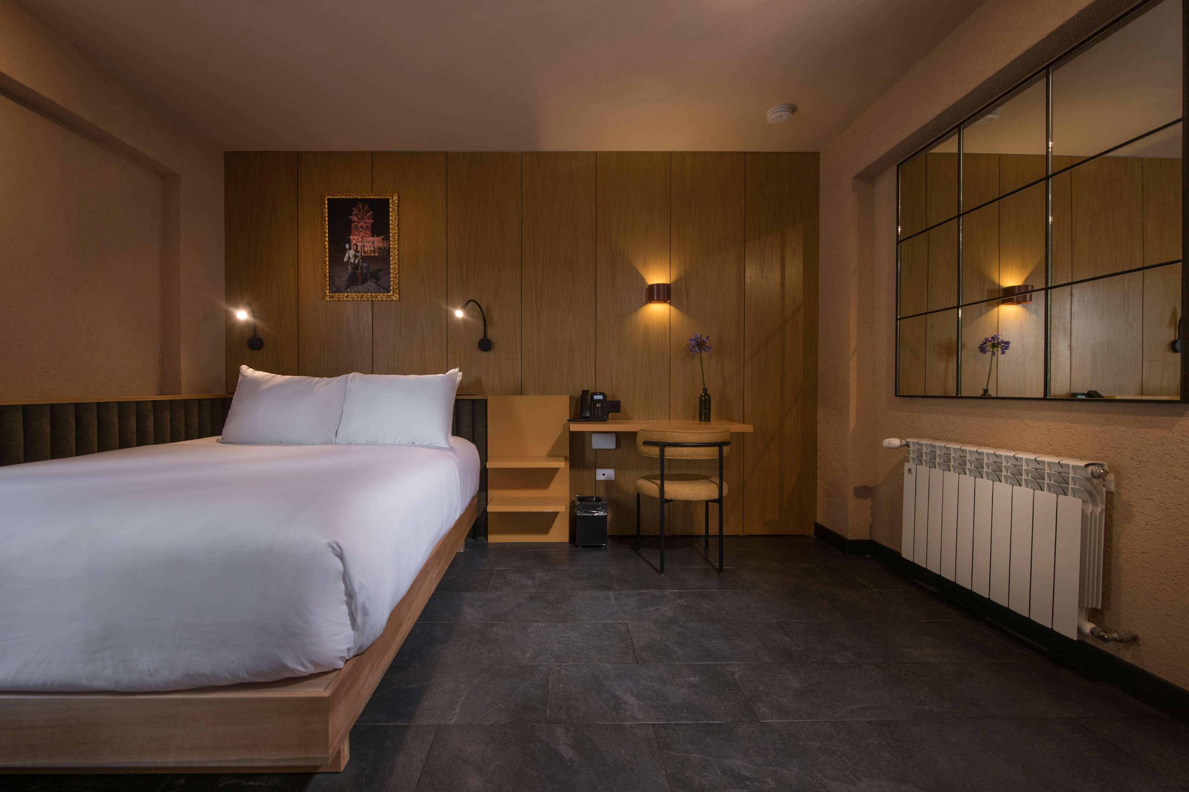 Double Queen Size Bed