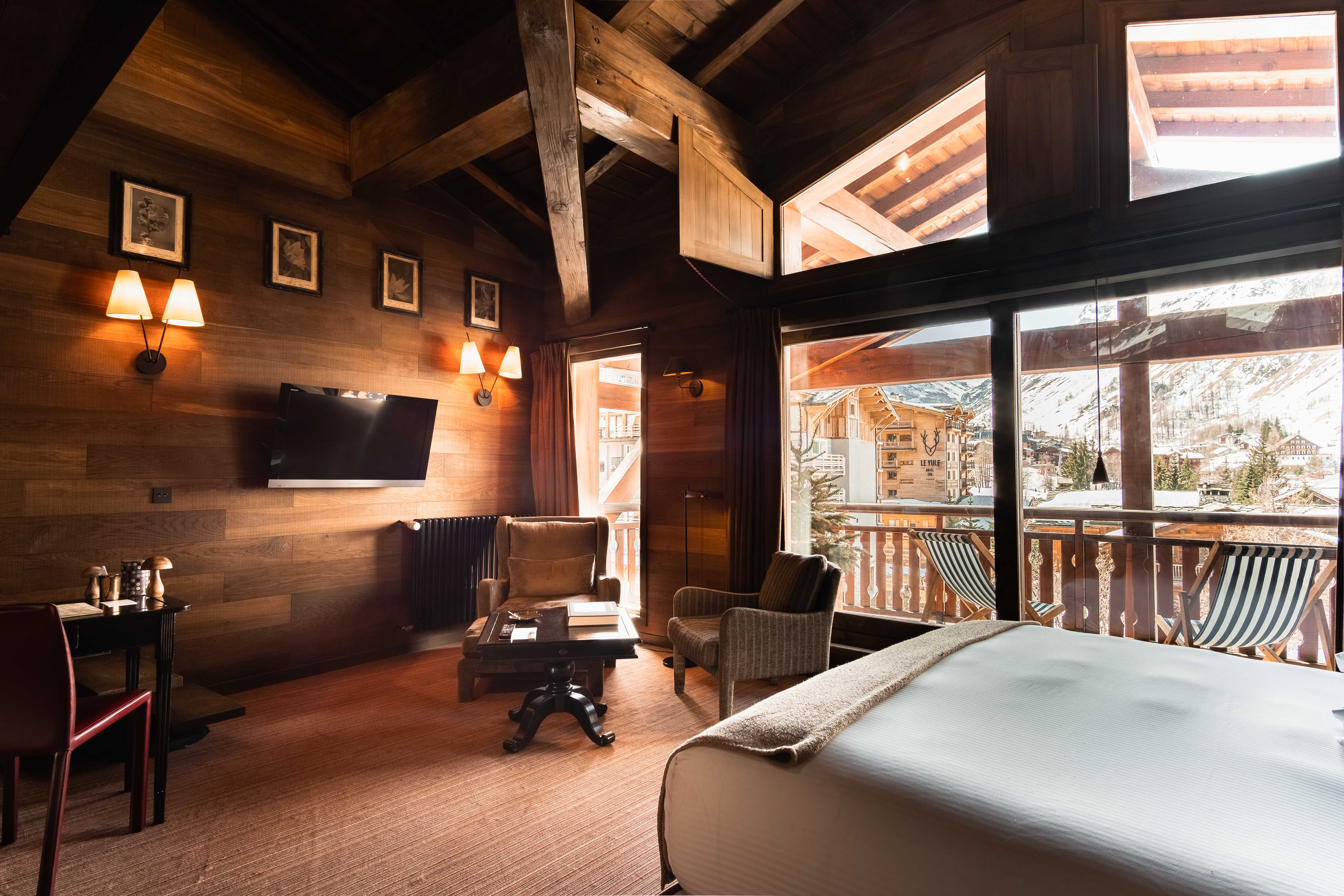 Room Connecting Room