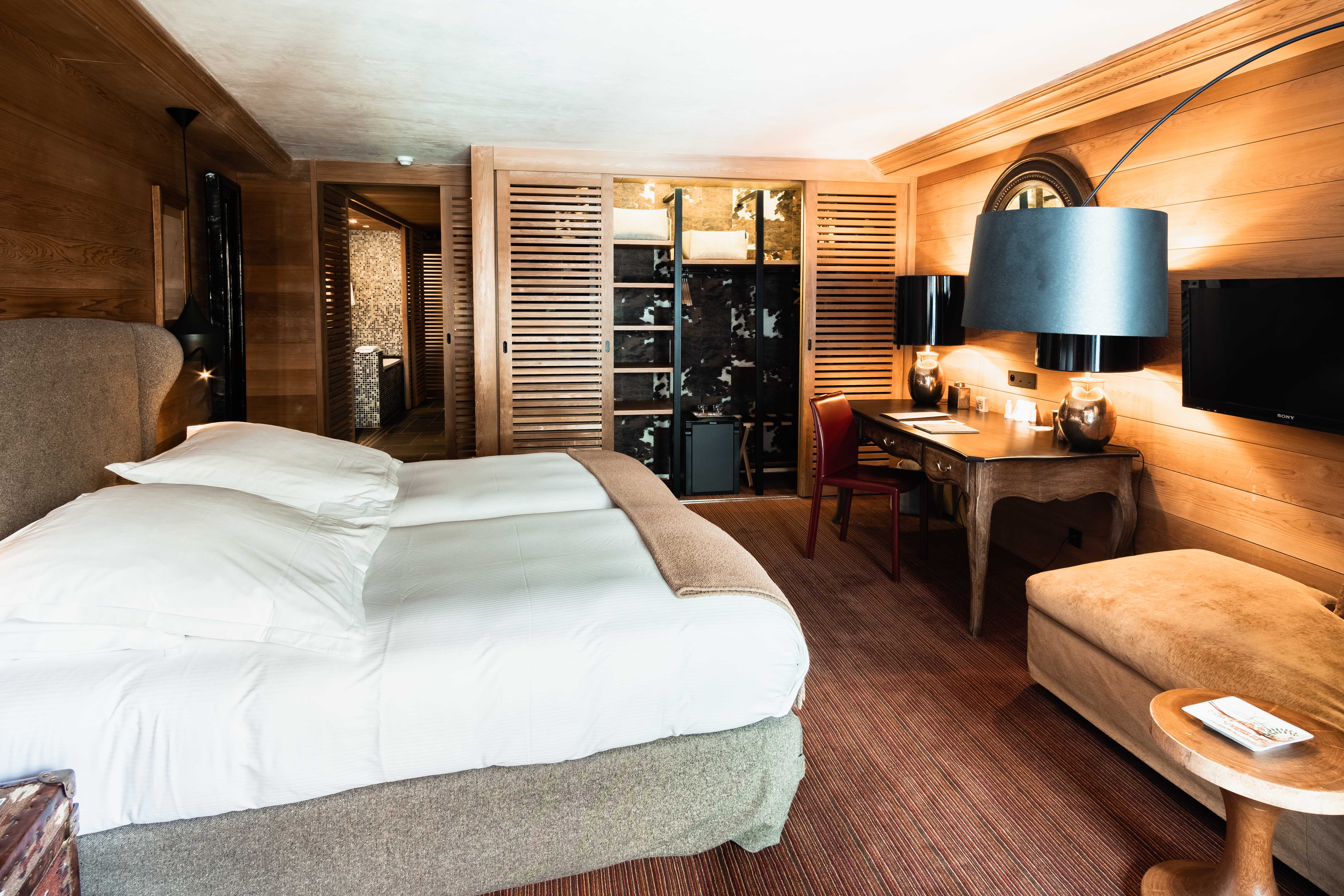 Room Connecting Room